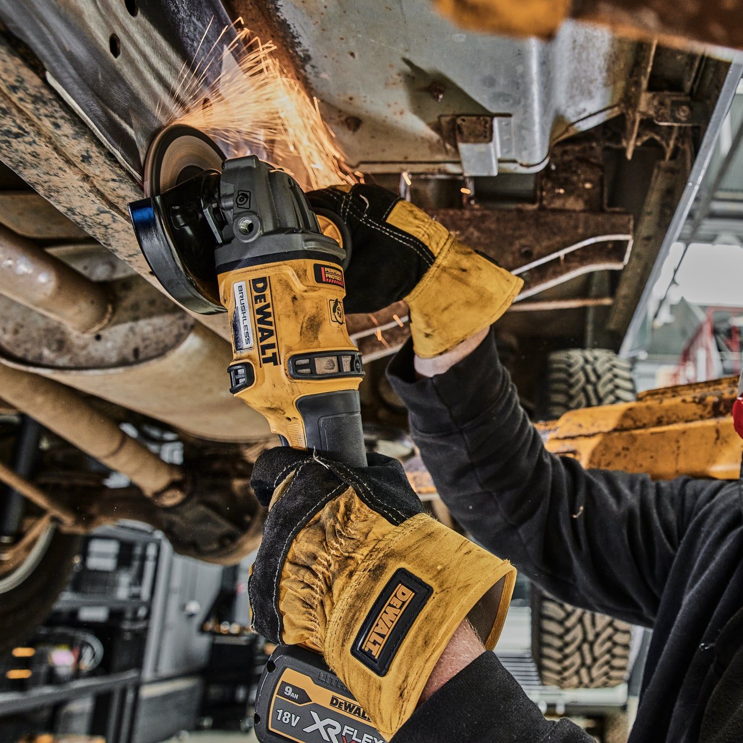https://api.mastertools.nl/media/catalog/product/cache/4ac98b0d5e81b56bd000310ba88c60e0/d/c/dcg418x2_a13.jpg