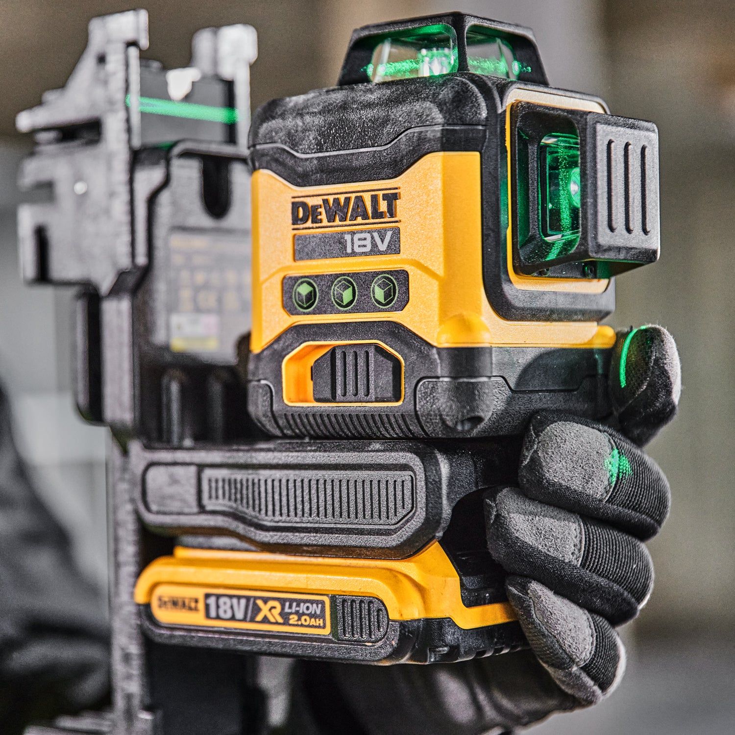 https://api.mastertools.nl/media/catalog/product/cache/4ac98b0d5e81b56bd000310ba88c60e0/d/c/dcle34031d1_a9.jpg