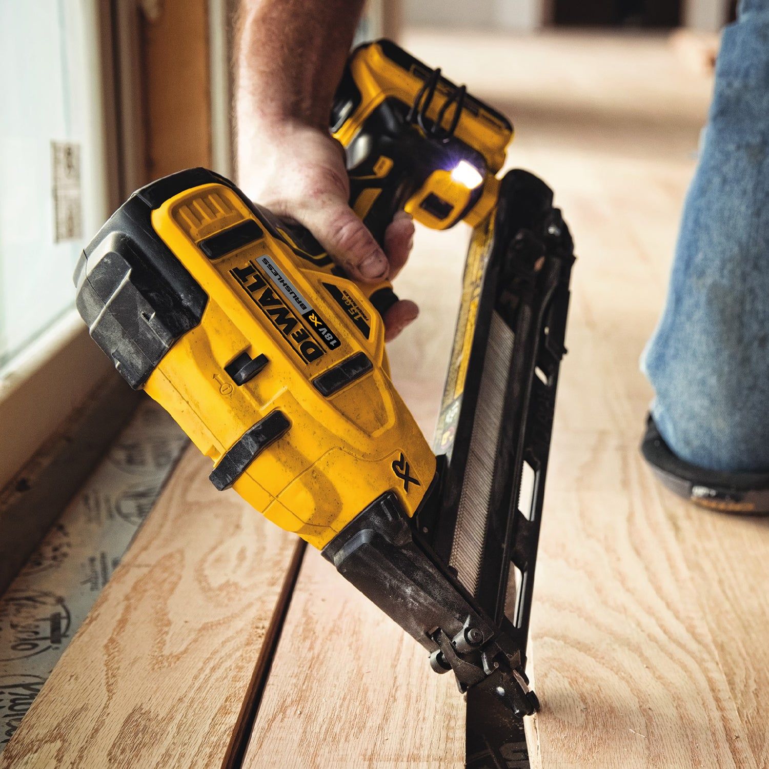 https://api.mastertools.nl/media/catalog/product/cache/4ac98b0d5e81b56bd000310ba88c60e0/d/c/dcn650_a5.jpg