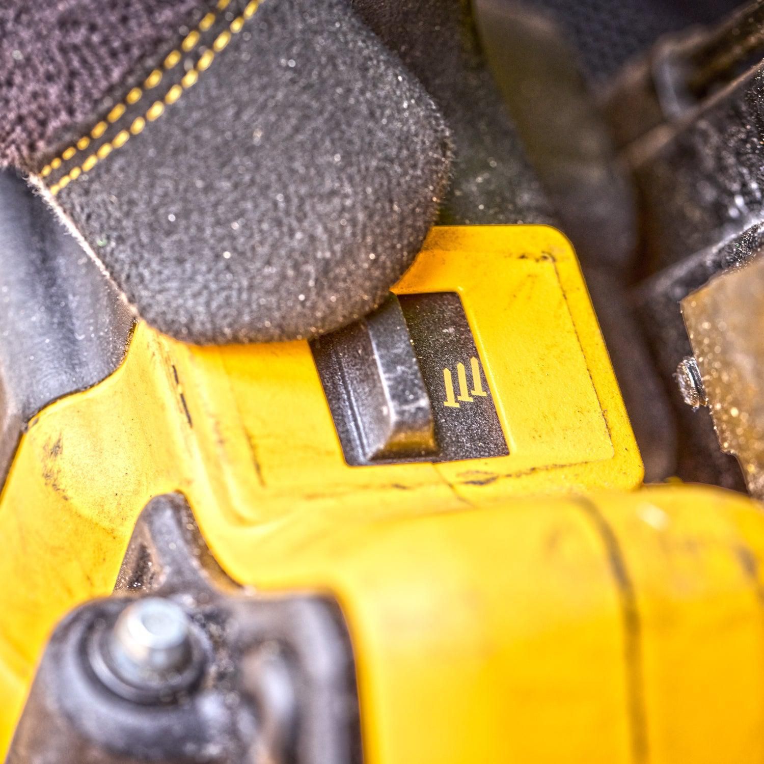 https://api.mastertools.nl/media/catalog/product/cache/4ac98b0d5e81b56bd000310ba88c60e0/d/c/dcn930n_f5.jpg