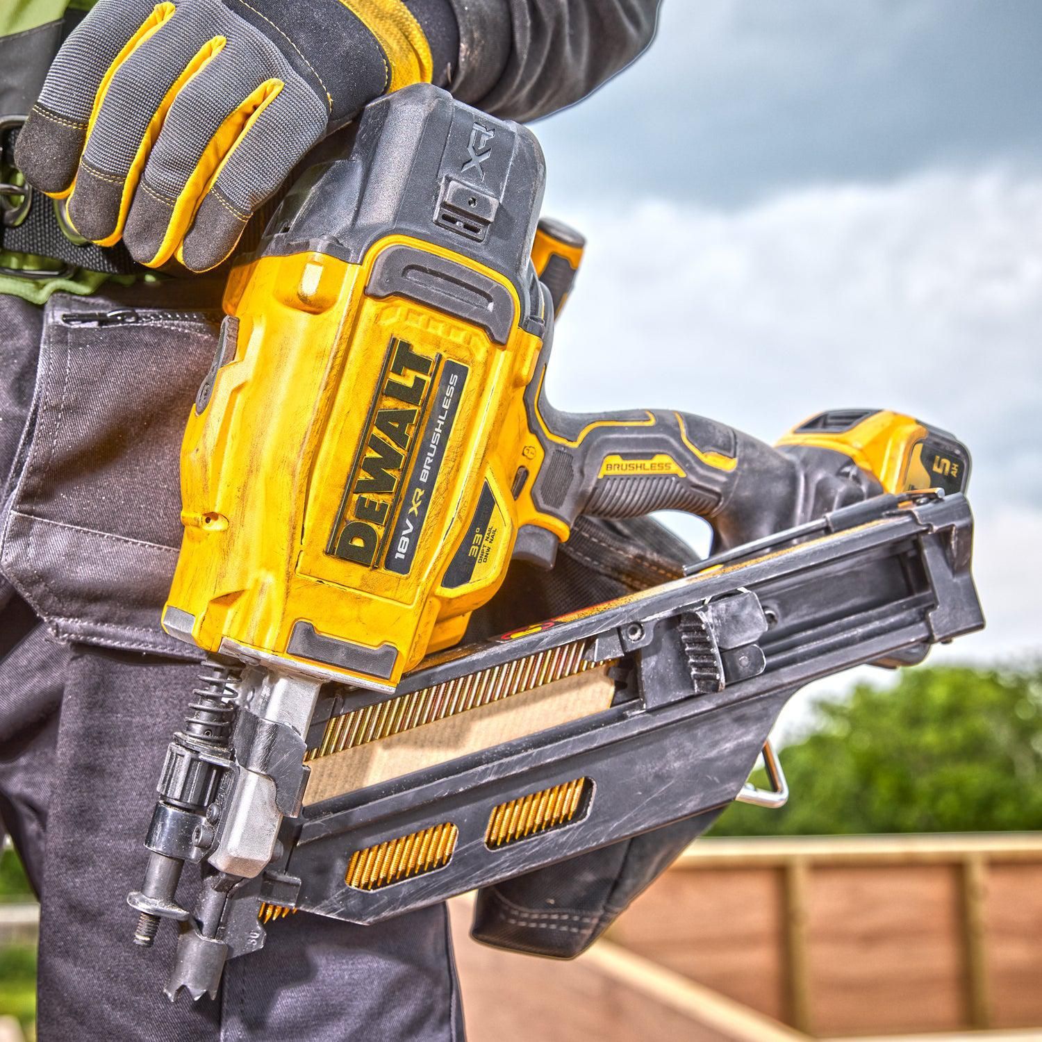 https://api.mastertools.nl/media/catalog/product/cache/4ac98b0d5e81b56bd000310ba88c60e0/d/c/dcn930n_f8.jpg