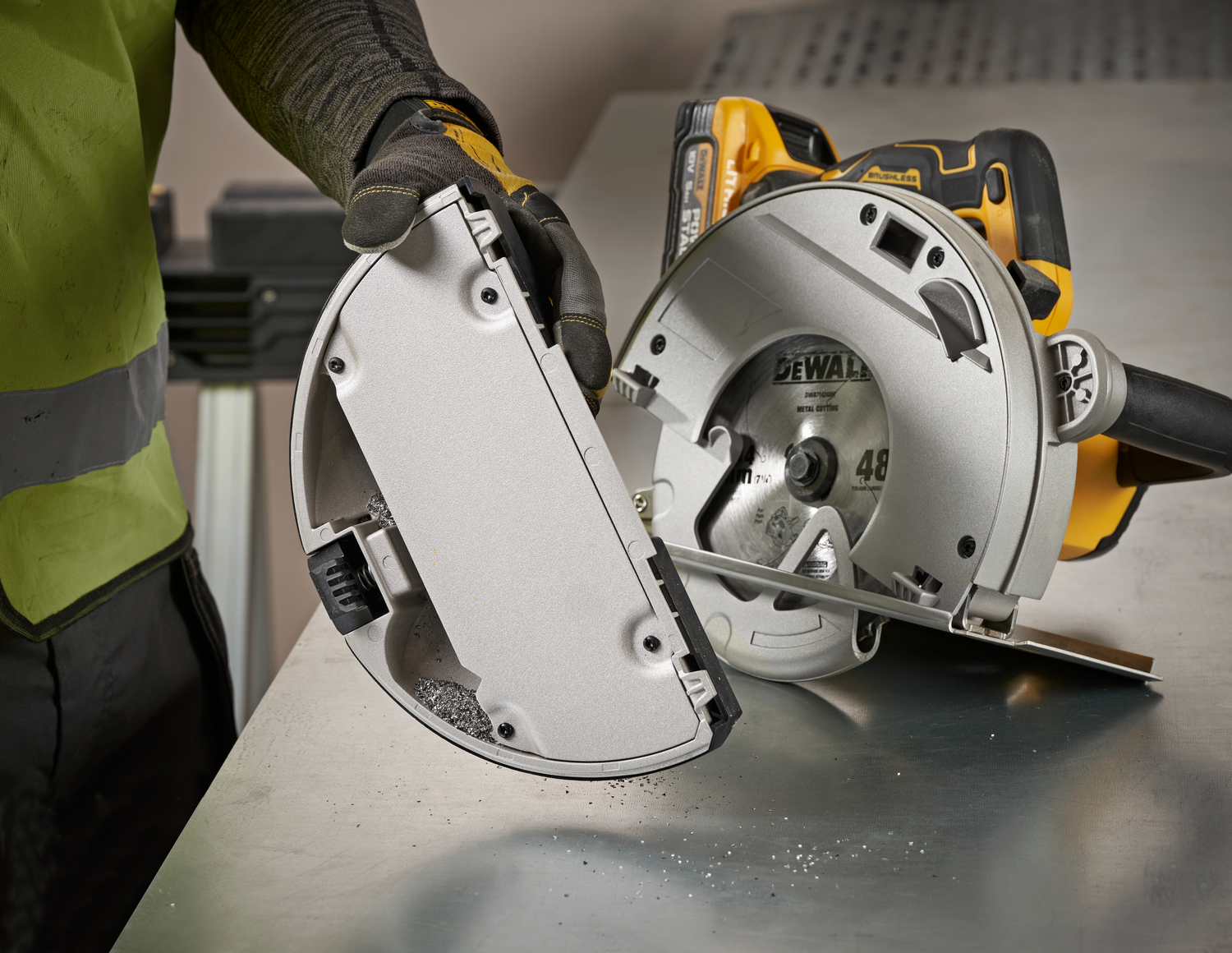 https://api.mastertools.nl/media/catalog/product/cache/4ac98b0d5e81b56bd000310ba88c60e0/d/c/dcs383h2_f1.png