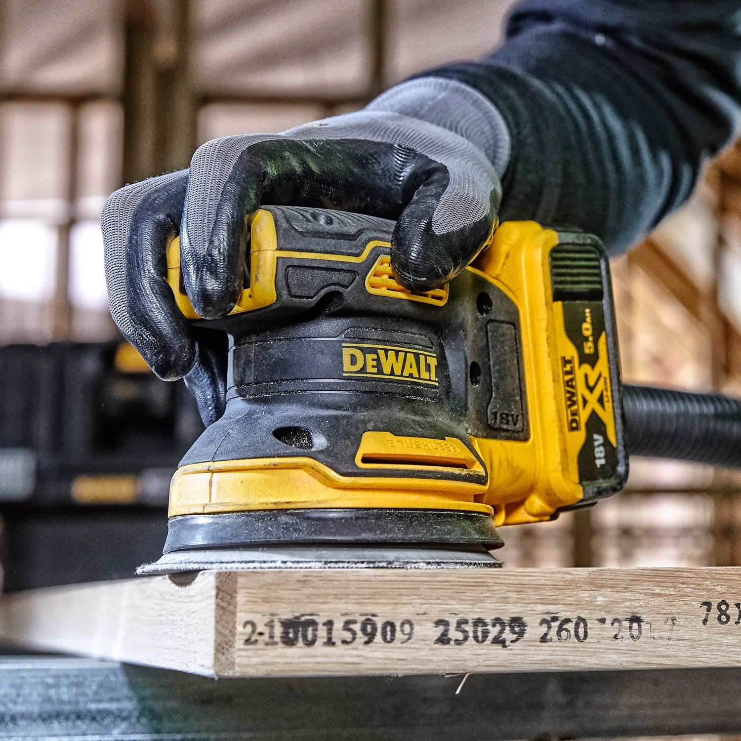 https://api.mastertools.nl/media/catalog/product/cache/4ac98b0d5e81b56bd000310ba88c60e0/d/c/dcw210_a1.jpg