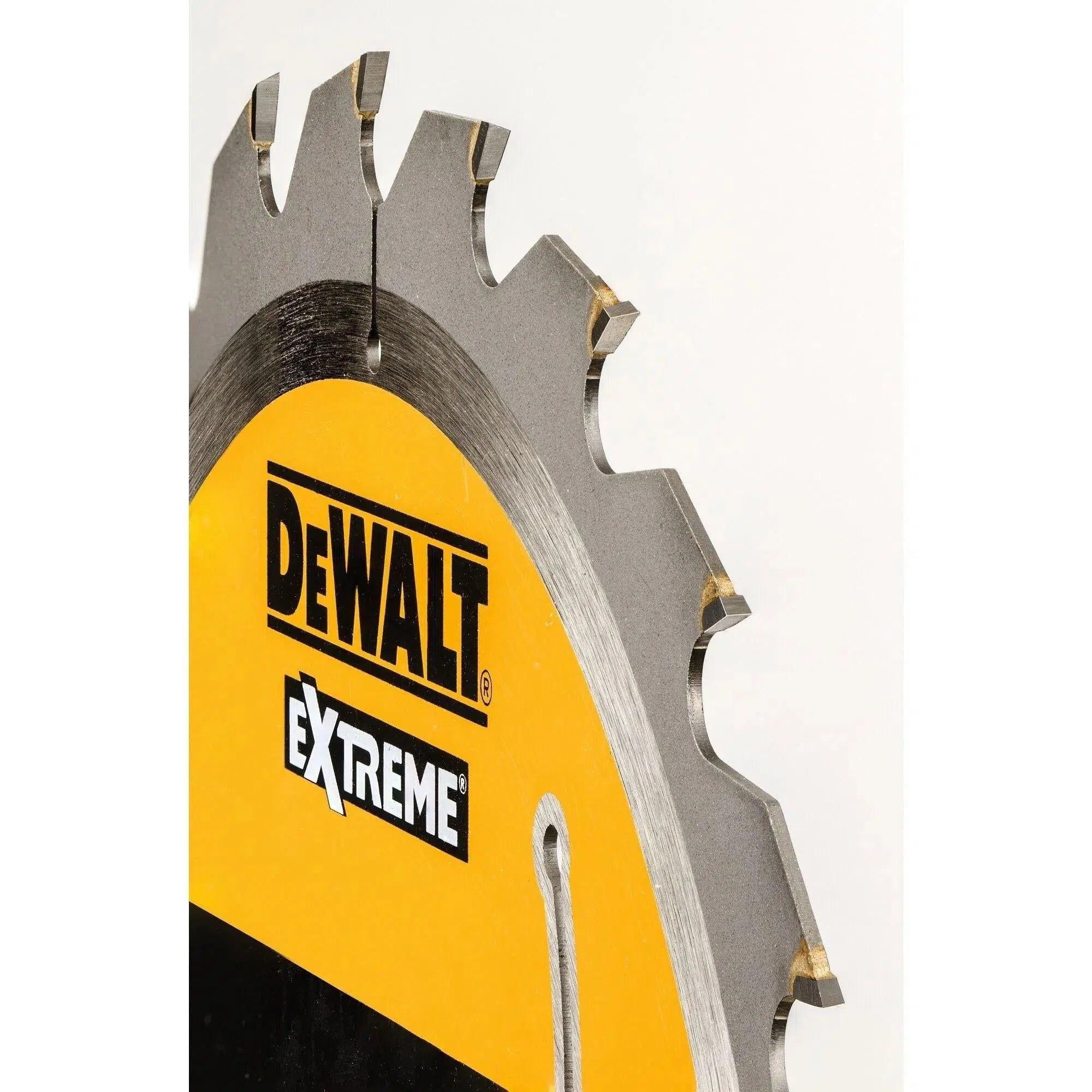 https://api.mastertools.nl/media/catalog/product/cache/4ac98b0d5e81b56bd000310ba88c60e0/d/e/dewalt-cirkelzaagblad-voor-hout-extreme-runtime-o-190mm-asgat-ruit-24t-dt40270-qz-5035048504239-mastertools_nl-2.jpg