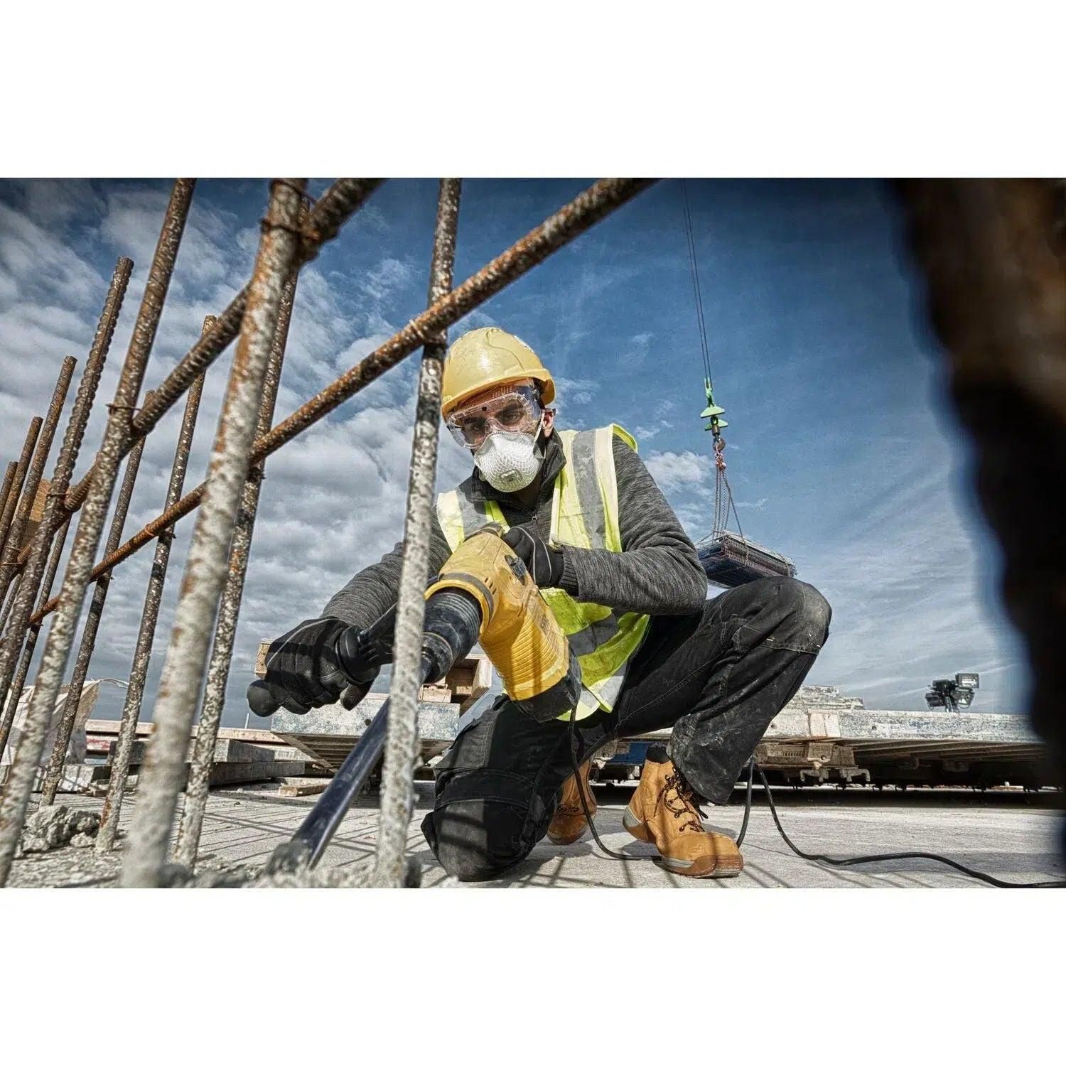 https://api.mastertools.nl/media/catalog/product/cache/4ac98b0d5e81b56bd000310ba88c60e0/d/e/dewalt-d25481k-combihamer-sds-max-1050w-6j-5035048648919-mastertools_nl-4.jpg