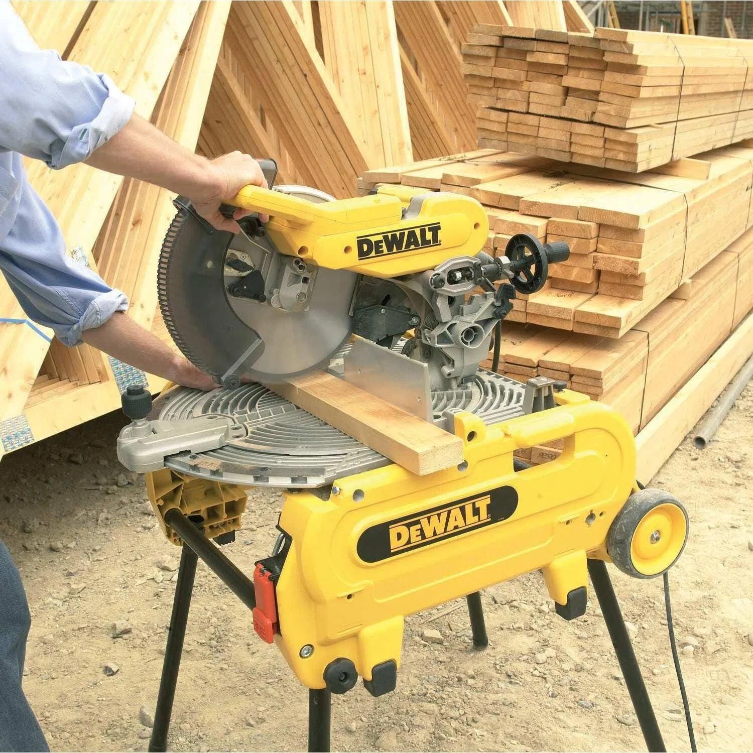 https://api.mastertools.nl/media/catalog/product/cache/4ac98b0d5e81b56bd000310ba88c60e0/d/e/dewalt-d27107xps-combinatiezaag-tafelzaag-afkortzaag-5035048393956-mastertools_nl-11.jpg