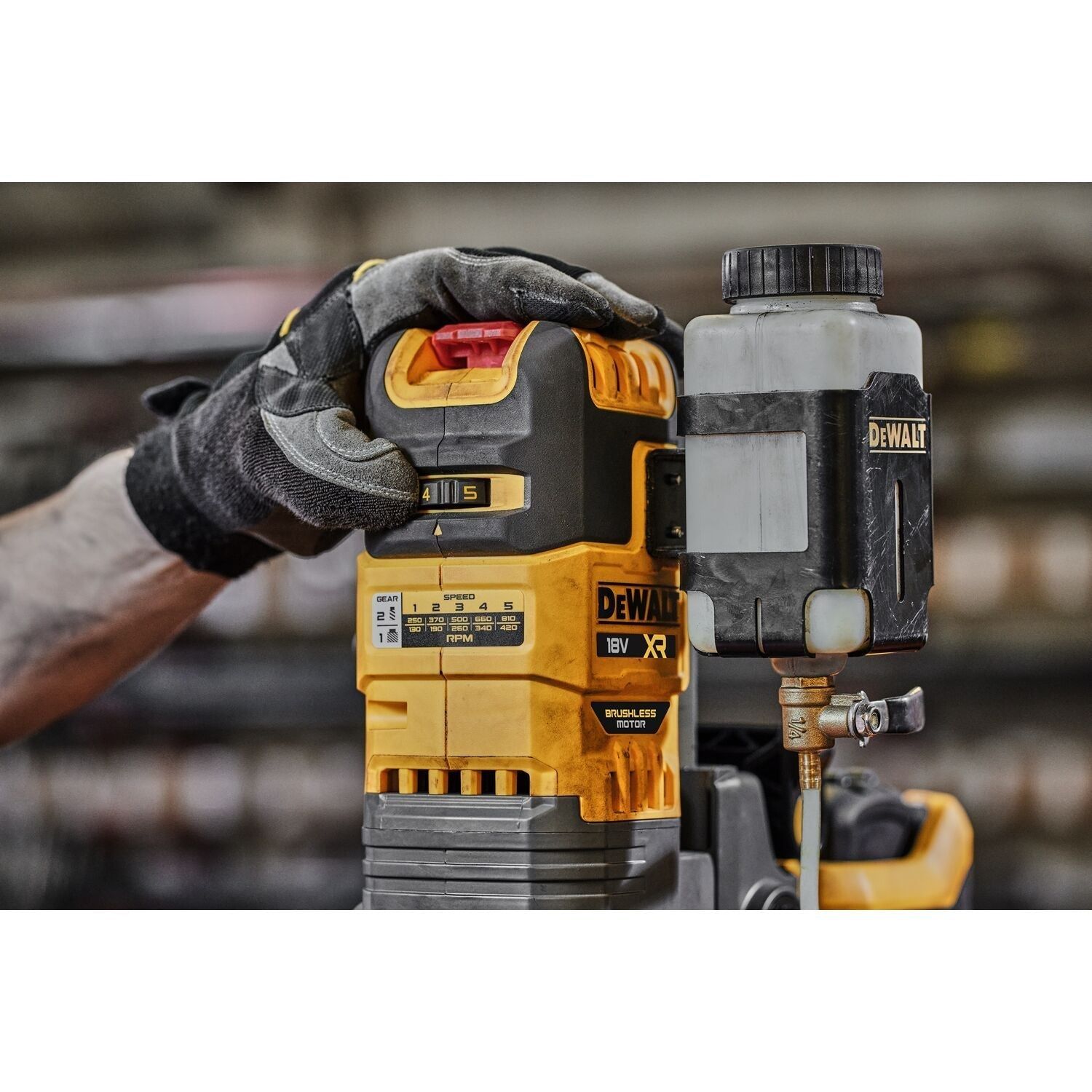 https://api.mastertools.nl/media/catalog/product/cache/4ac98b0d5e81b56bd000310ba88c60e0/d/e/dewalt-dcd1623n-accu-magnetische-kernboormachine-flexvolt-advantage-54v-xr-basic-body-5035048750087-mastertools_nl-11.jpg