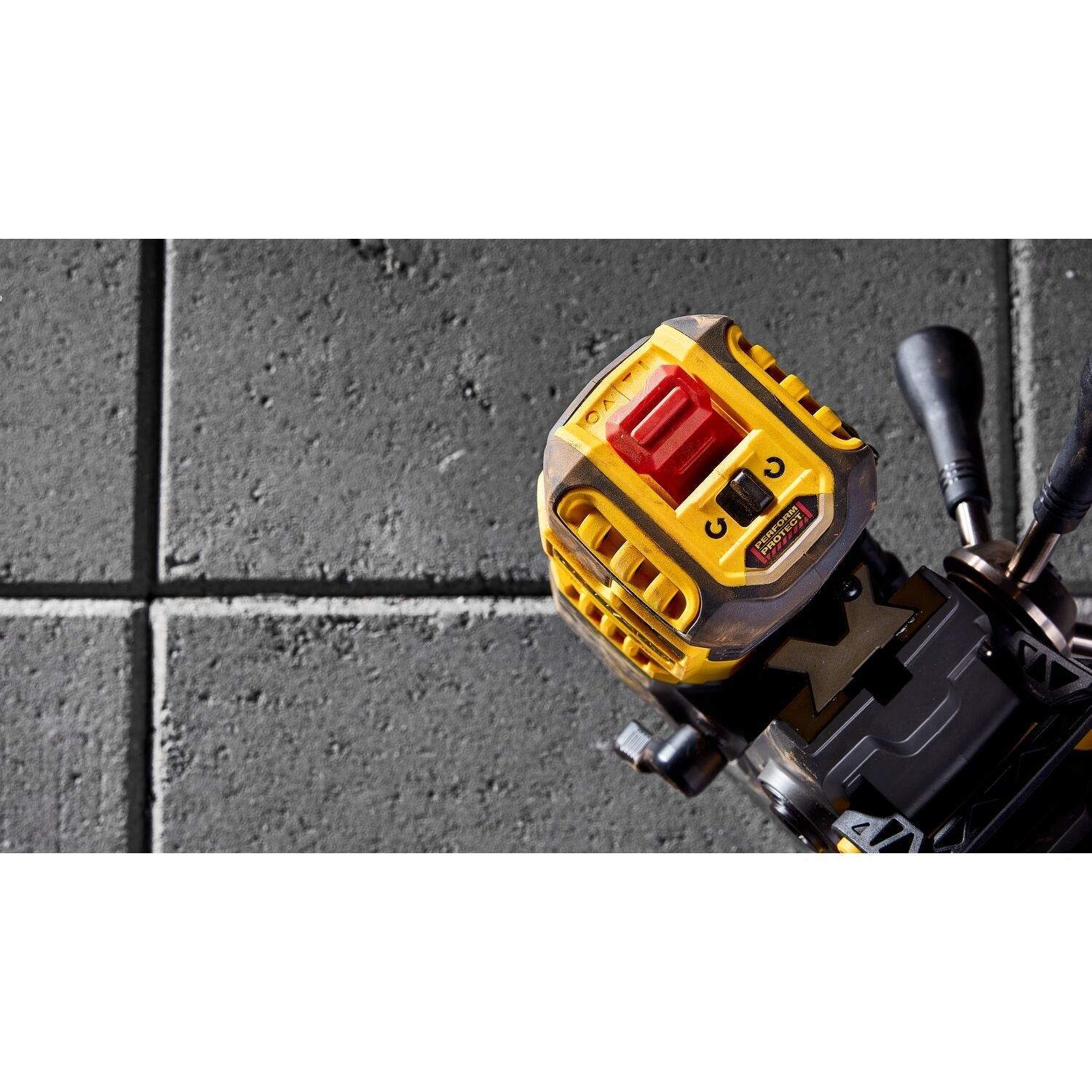 https://api.mastertools.nl/media/catalog/product/cache/4ac98b0d5e81b56bd000310ba88c60e0/d/e/dewalt-dcd1623n-accu-magnetische-kernboormachine-flexvolt-advantage-54v-xr-basic-body-5035048750087-mastertools_nl-13.jpg