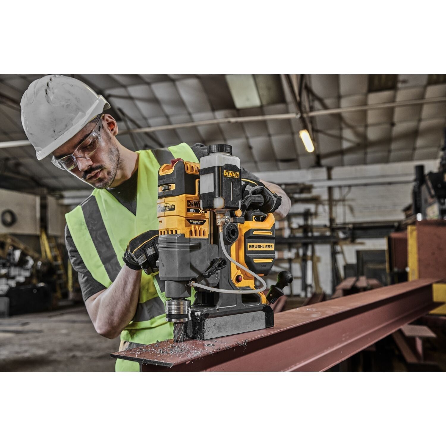 https://api.mastertools.nl/media/catalog/product/cache/4ac98b0d5e81b56bd000310ba88c60e0/d/e/dewalt-dcd1623n-accu-magnetische-kernboormachine-flexvolt-advantage-54v-xr-basic-body-5035048750087-mastertools_nl-6.jpg
