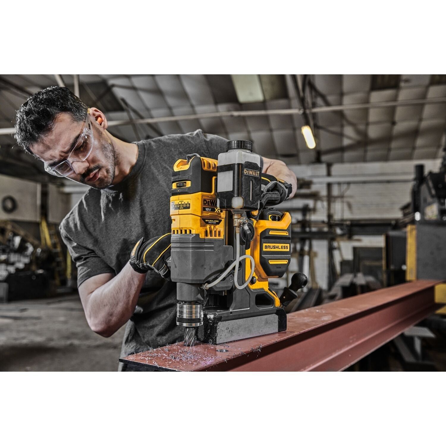 https://api.mastertools.nl/media/catalog/product/cache/4ac98b0d5e81b56bd000310ba88c60e0/d/e/dewalt-dcd1623n-accu-magnetische-kernboormachine-flexvolt-advantage-54v-xr-basic-body-5035048750087-mastertools_nl-7.jpg
