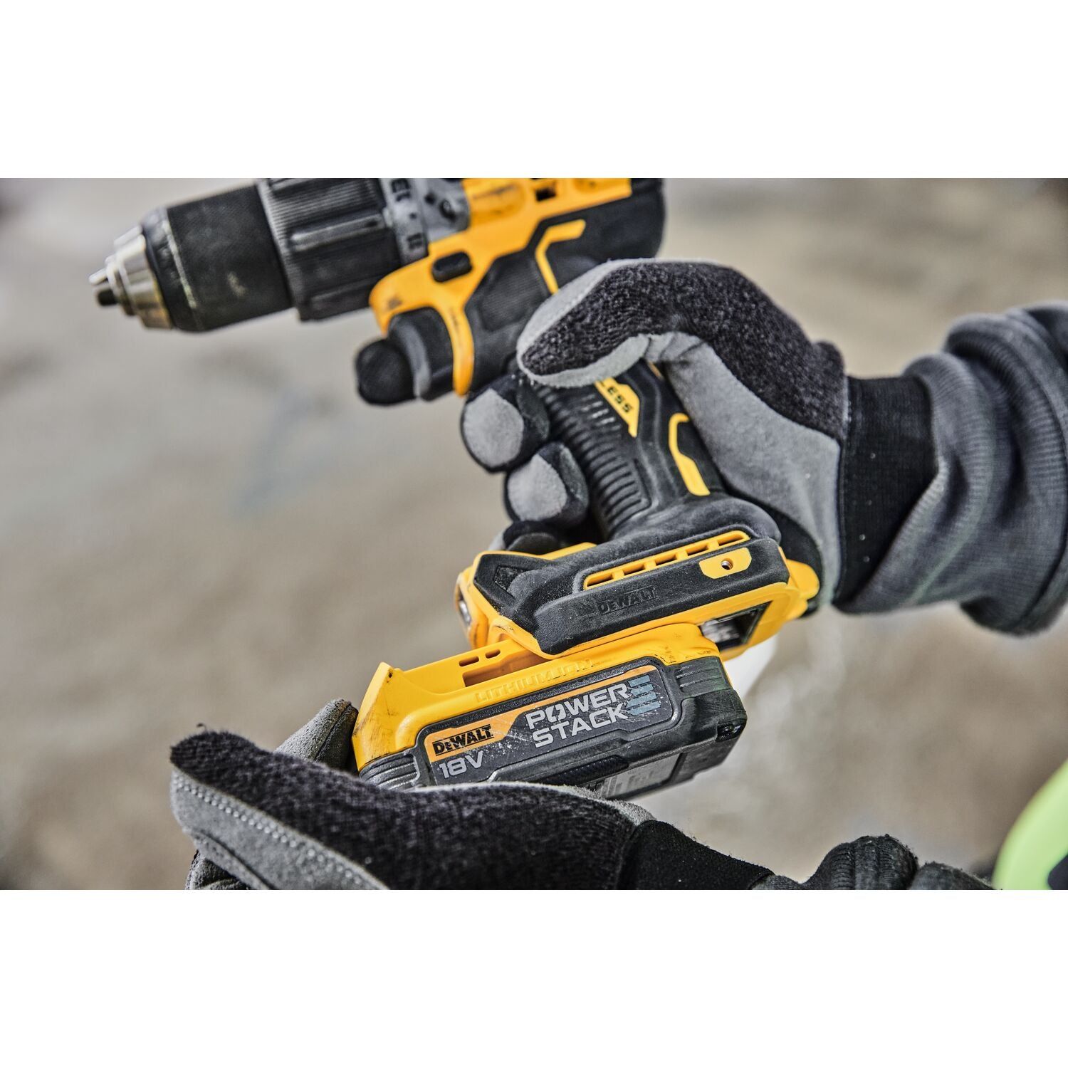 https://api.mastertools.nl/media/catalog/product/cache/4ac98b0d5e81b56bd000310ba88c60e0/d/e/dewalt-dcd805nt-compacte-accu-schroef-klopboormachine-g3-18v-xr-in-tstak-5035048750230-mastertools_nl-5.jpg