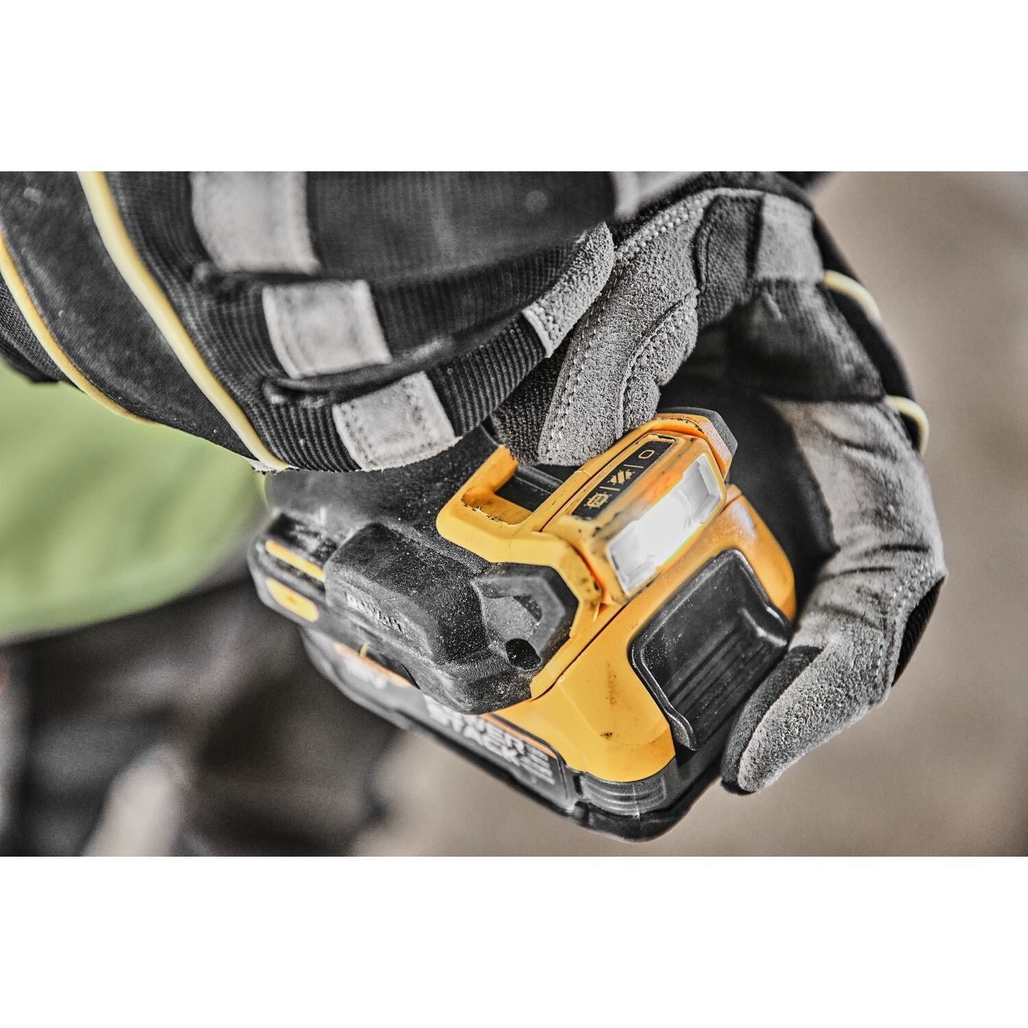 https://api.mastertools.nl/media/catalog/product/cache/4ac98b0d5e81b56bd000310ba88c60e0/d/e/dewalt-dcd805nt-compacte-accu-schroef-klopboormachine-g3-18v-xr-in-tstak-5035048750230-mastertools_nl-8.jpg