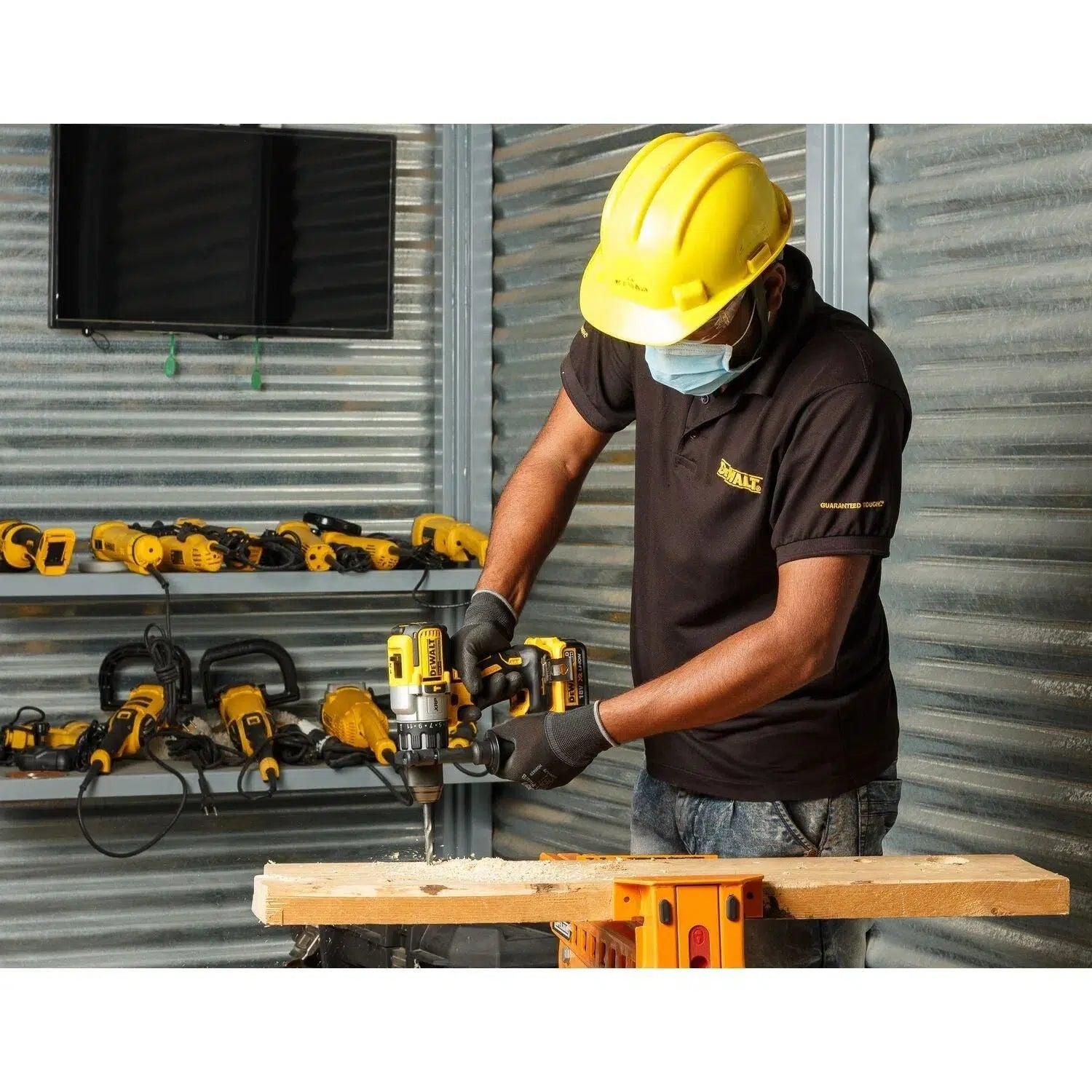 https://api.mastertools.nl/media/catalog/product/cache/4ac98b0d5e81b56bd000310ba88c60e0/d/e/dewalt-dcd996n-accu-klop-schroefboormachine-brushless-18v-xr-li-ion-basic-body-5055990004694-mastertools_nl-8.jpg