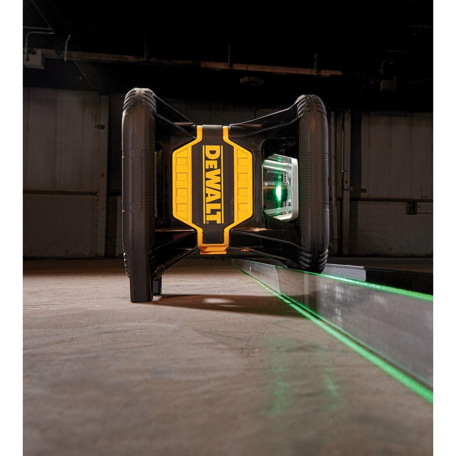 https://api.mastertools.nl/media/catalog/product/cache/4ac98b0d5e81b56bd000310ba88c60e0/d/e/dewalt-dce080d1gs-set-roterende-laser-bt-18v-xr-met-statief-de0736-meetlat-de0737-5054905278489-mastertools_nl-9.jpg