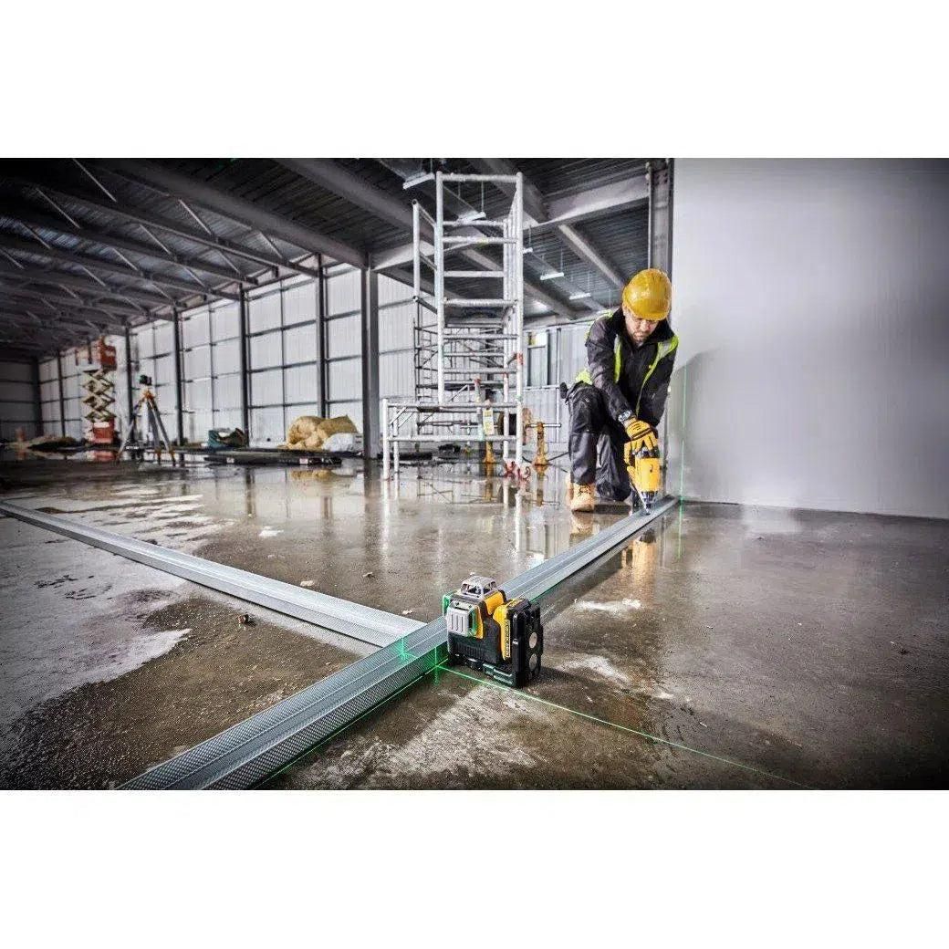 https://api.mastertools.nl/media/catalog/product/cache/4ac98b0d5e81b56bd000310ba88c60e0/d/e/dewalt-dce089d1gtrid-zelfniv-kruislijnlaser-groen-10_8v-2_0ah-xr-li-ion-statief-de0881t-detector-de0892g-5054905010706-mastertools_nl-7.jpg