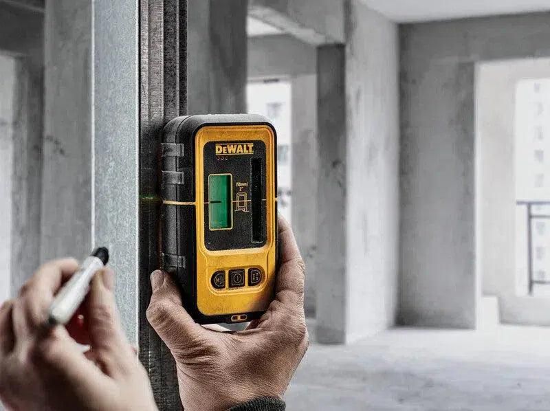 https://api.mastertools.nl/media/catalog/product/cache/4ac98b0d5e81b56bd000310ba88c60e0/d/e/dewalt-dce089d1gtrid-zelfniv-kruislijnlaser-groen-10_8v-2_0ah-xr-li-ion-statief-de0881t-detector-de0892g-5054905010706-mastertools_nl-9.jpg