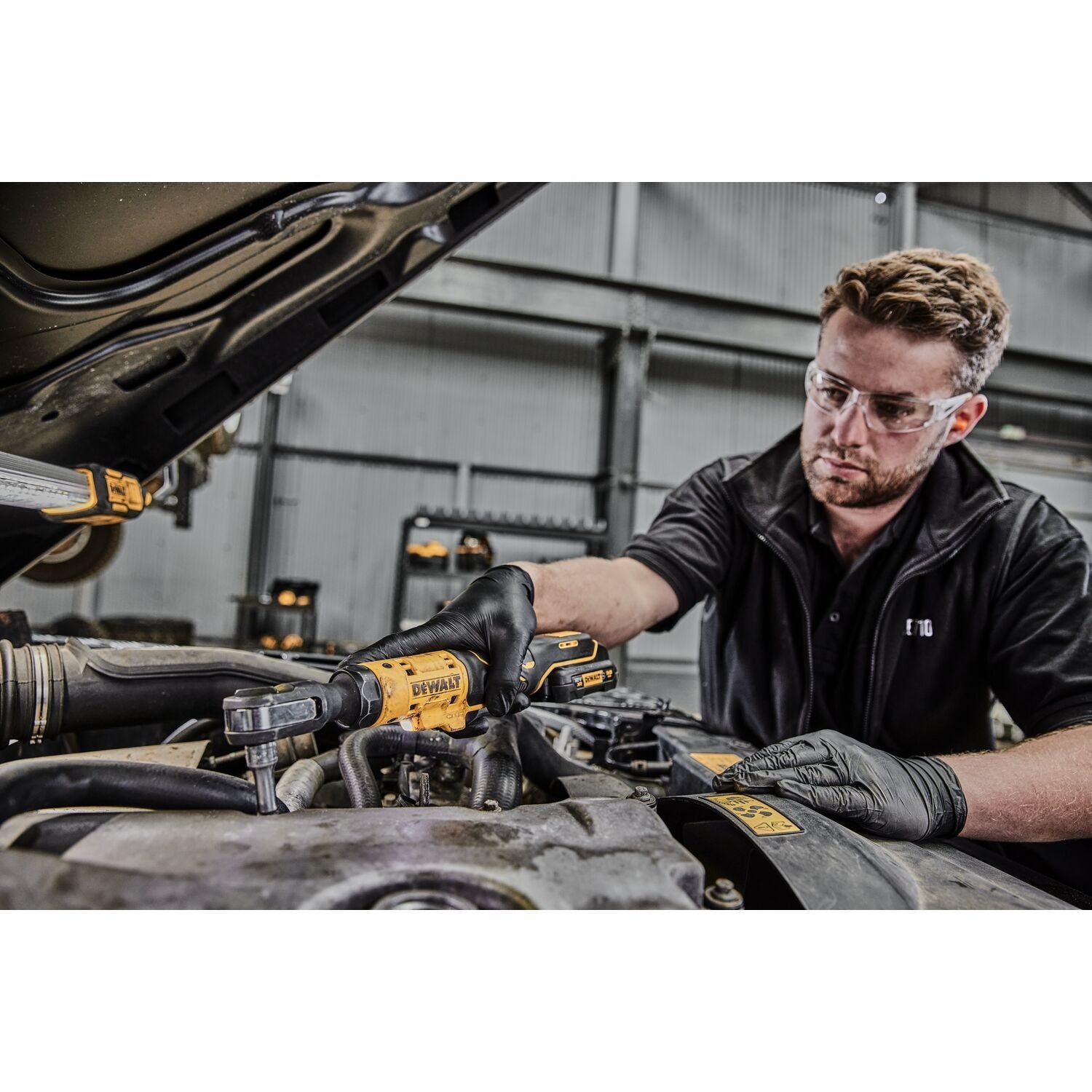 https://api.mastertools.nl/media/catalog/product/cache/4ac98b0d5e81b56bd000310ba88c60e0/d/e/dewalt-dcf503d1-accu-haakse-ratelsleutel-38-12v-2_0ah-xr-li-ion-5035048789391-mastertools_nl-7.jpg