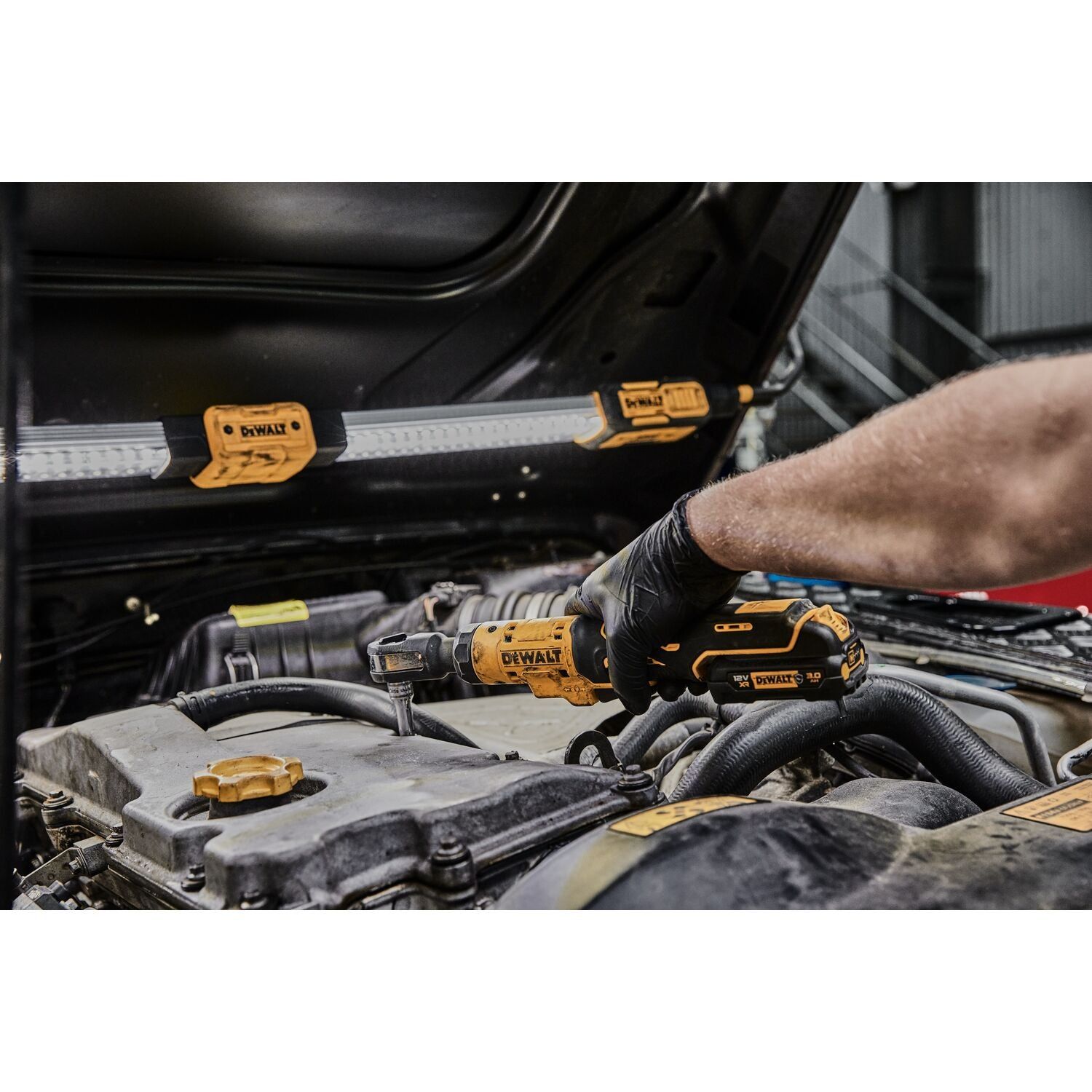 https://api.mastertools.nl/media/catalog/product/cache/4ac98b0d5e81b56bd000310ba88c60e0/d/e/dewalt-dcf503d1-accu-haakse-ratelsleutel-38-12v-2_0ah-xr-li-ion-5035048789391-mastertools_nl-8.jpg