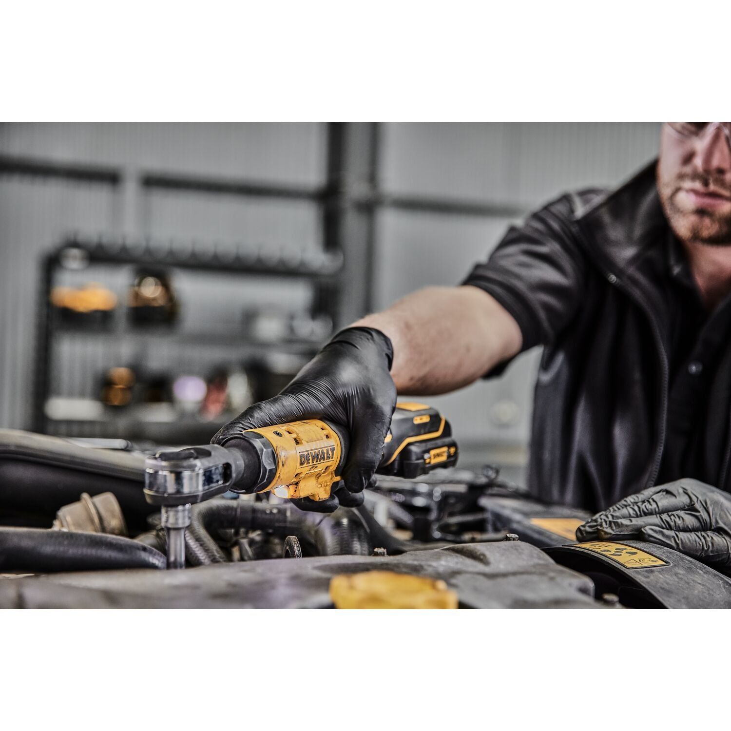 https://api.mastertools.nl/media/catalog/product/cache/4ac98b0d5e81b56bd000310ba88c60e0/d/e/dewalt-dcf504n-xj-xr-brushless-14-accu-haakse-ratelsleutel-12v-basic-body-5035048789315-mastertools_nl-7.jpg