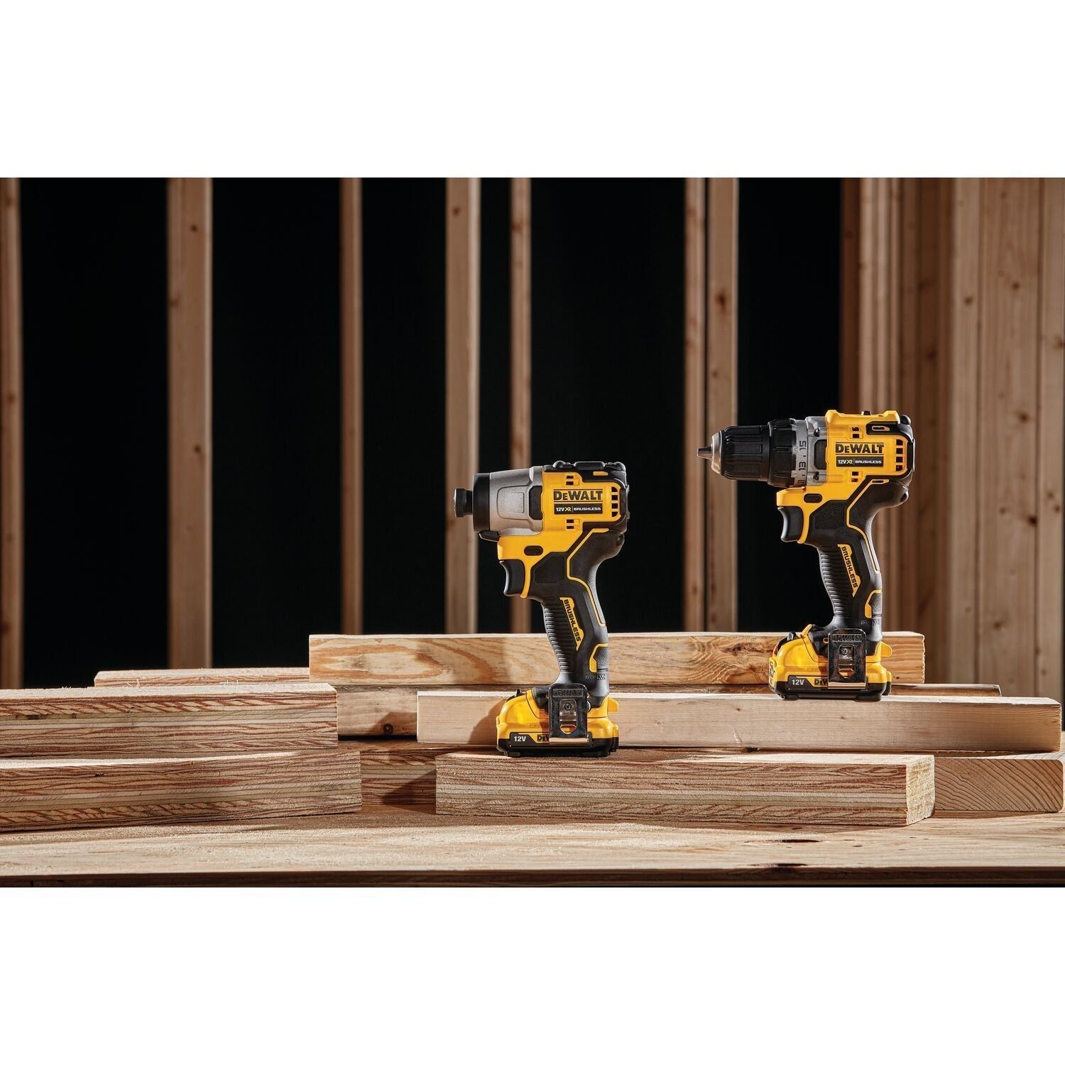 https://api.mastertools.nl/media/catalog/product/cache/4ac98b0d5e81b56bd000310ba88c60e0/d/e/dewalt-dcf801d2-accu-slagschroevendraaier-12v-xr-2_0ah-li-ion-5035048709979-mastertools_nl-4.jpg