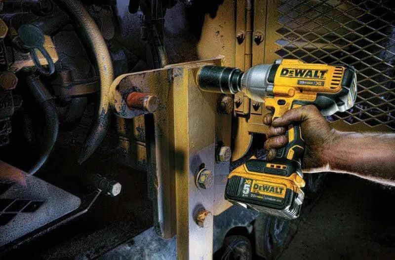 https://api.mastertools.nl/media/catalog/product/cache/4ac98b0d5e81b56bd000310ba88c60e0/d/e/dewalt-dcf899nt-accu-slagmoersleutel-18v-basic-body-in-tstak-5035048563762-mastertools_nl-9.jpg