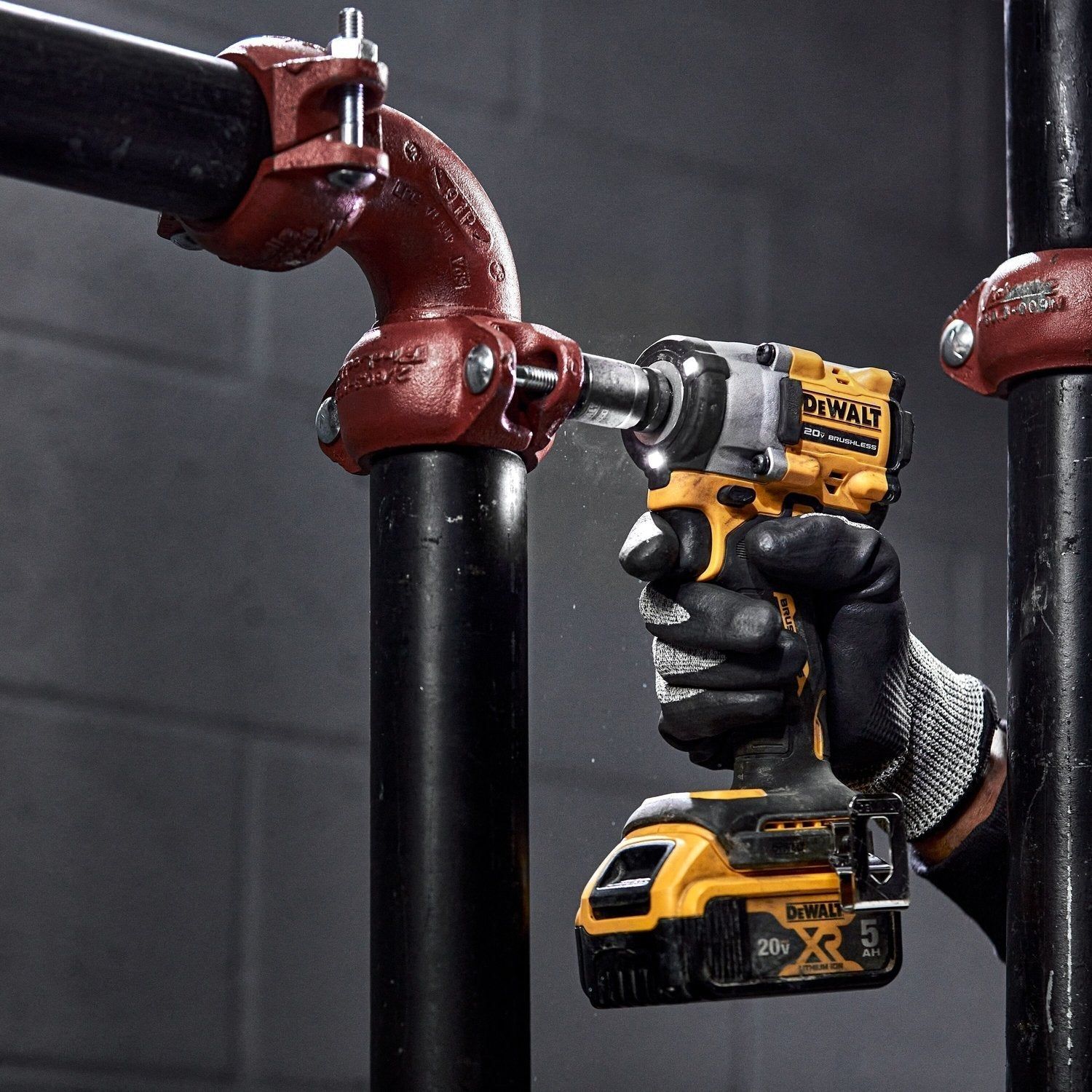 https://api.mastertools.nl/media/catalog/product/cache/4ac98b0d5e81b56bd000310ba88c60e0/d/e/dewalt-dcf921nt-accu-slagmoersleutel-met-frictiering-12-18v-xr-basic-body-in-tstak-5035048743683-mastertools_nl-5.jpg