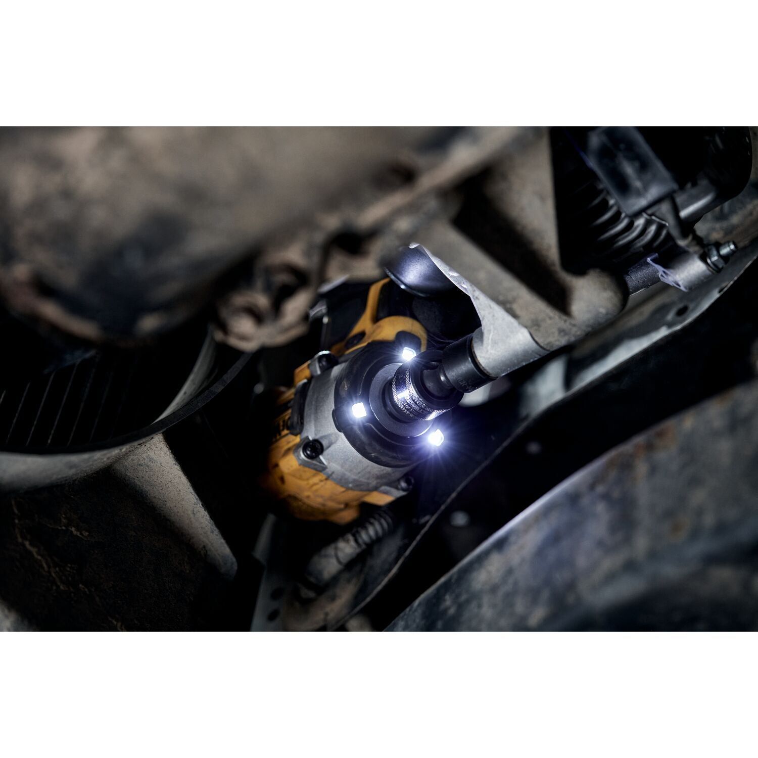 https://api.mastertools.nl/media/catalog/product/cache/4ac98b0d5e81b56bd000310ba88c60e0/d/e/dewalt-dcf922nt-compacte-accu-slagmoersleutel-met-12-pinaansluiting-brushless-18v-xr-basic-body-in-tstak-5035048743805-mastertools_nl-10.jpg