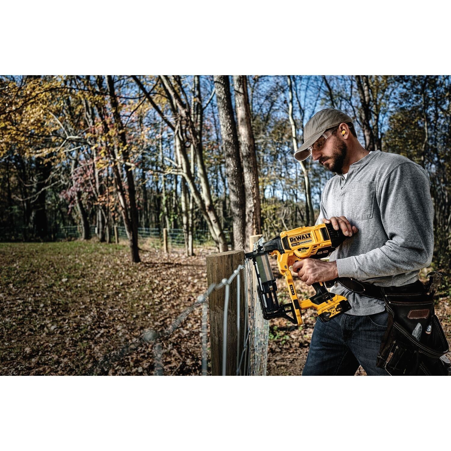 https://api.mastertools.nl/media/catalog/product/cache/4ac98b0d5e81b56bd000310ba88c60e0/d/e/dewalt-dcfs950n-accu-constructietacker-voor-hekwerk-9ga-18v-basic-body-5035048699850-mastertools_nl-8.jpg