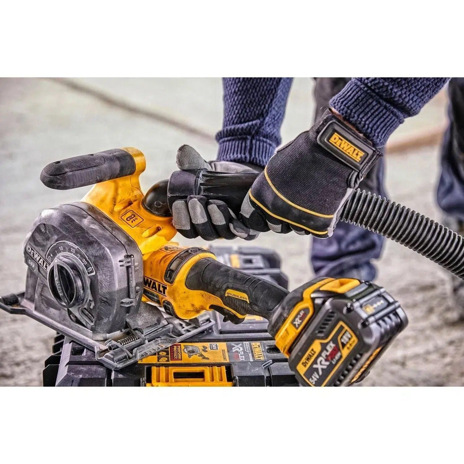 https://api.mastertools.nl/media/catalog/product/cache/4ac98b0d5e81b56bd000310ba88c60e0/d/e/dewalt-dcg200nt-accu-sleuvenfrees-54v-xr-flexvolt-basic-body-in-tstak-5035048705438-mastertools_nl-6.jpg