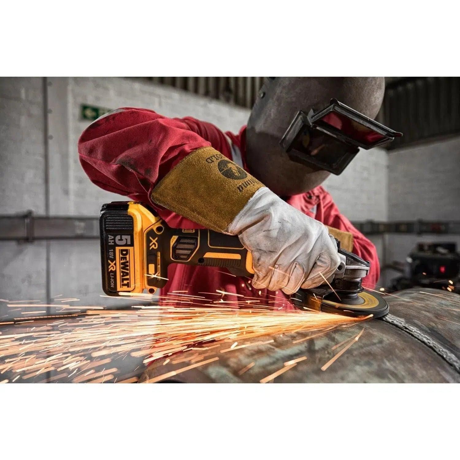 https://api.mastertools.nl/media/catalog/product/cache/4ac98b0d5e81b56bd000310ba88c60e0/d/e/dewalt-dcg405n-accu-haakse-slijper-125mm-18v-basic-body-5035048665503-mastertools_nl-4.jpg