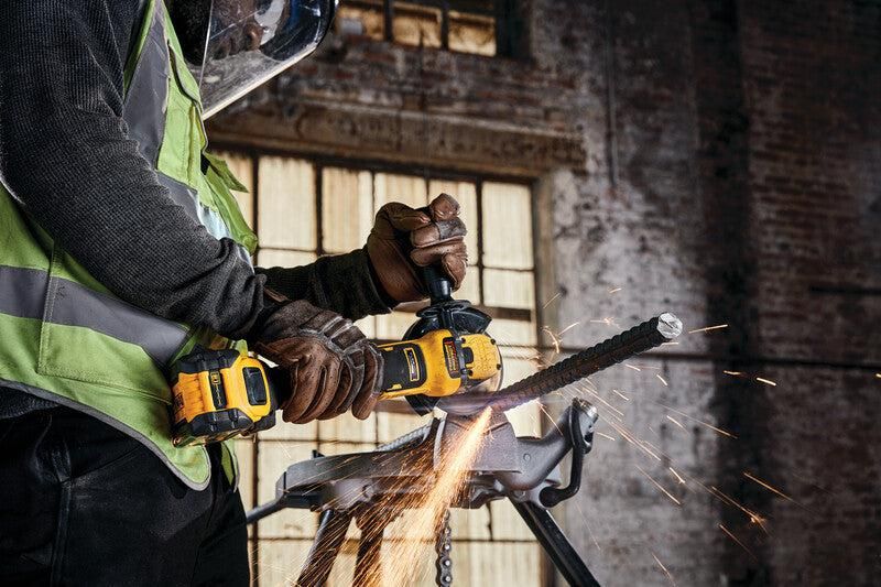 https://api.mastertools.nl/media/catalog/product/cache/4ac98b0d5e81b56bd000310ba88c60e0/d/e/dewalt-dcg409nt-accu-haakse-slijper-18v-basic-body-in-tstak-5035048742006-mastertools_nl-7.jpg