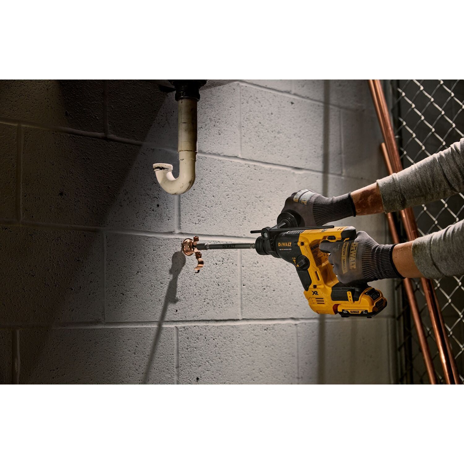 https://api.mastertools.nl/media/catalog/product/cache/4ac98b0d5e81b56bd000310ba88c60e0/d/e/dewalt-dch072nt-sub-compacte-accu-boorhamer-sds-1_1j-12v-xr-basic-body-in-tstak-5035048743645-mastertools_nl-5.jpg