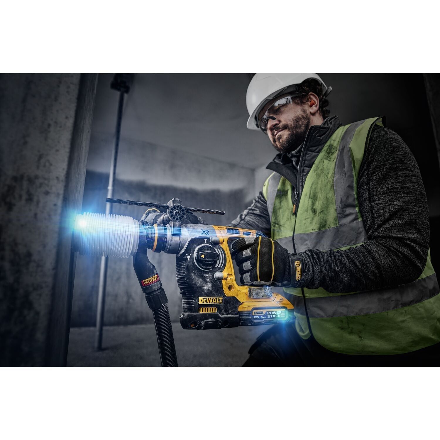 https://api.mastertools.nl/media/catalog/product/cache/4ac98b0d5e81b56bd000310ba88c60e0/d/e/dewalt-dch273h2t-accu-combihamer-sds-24mm-18v-powerstack-5_0ah-in-tstak-5035048806999-mastertools_nl-4.jpg