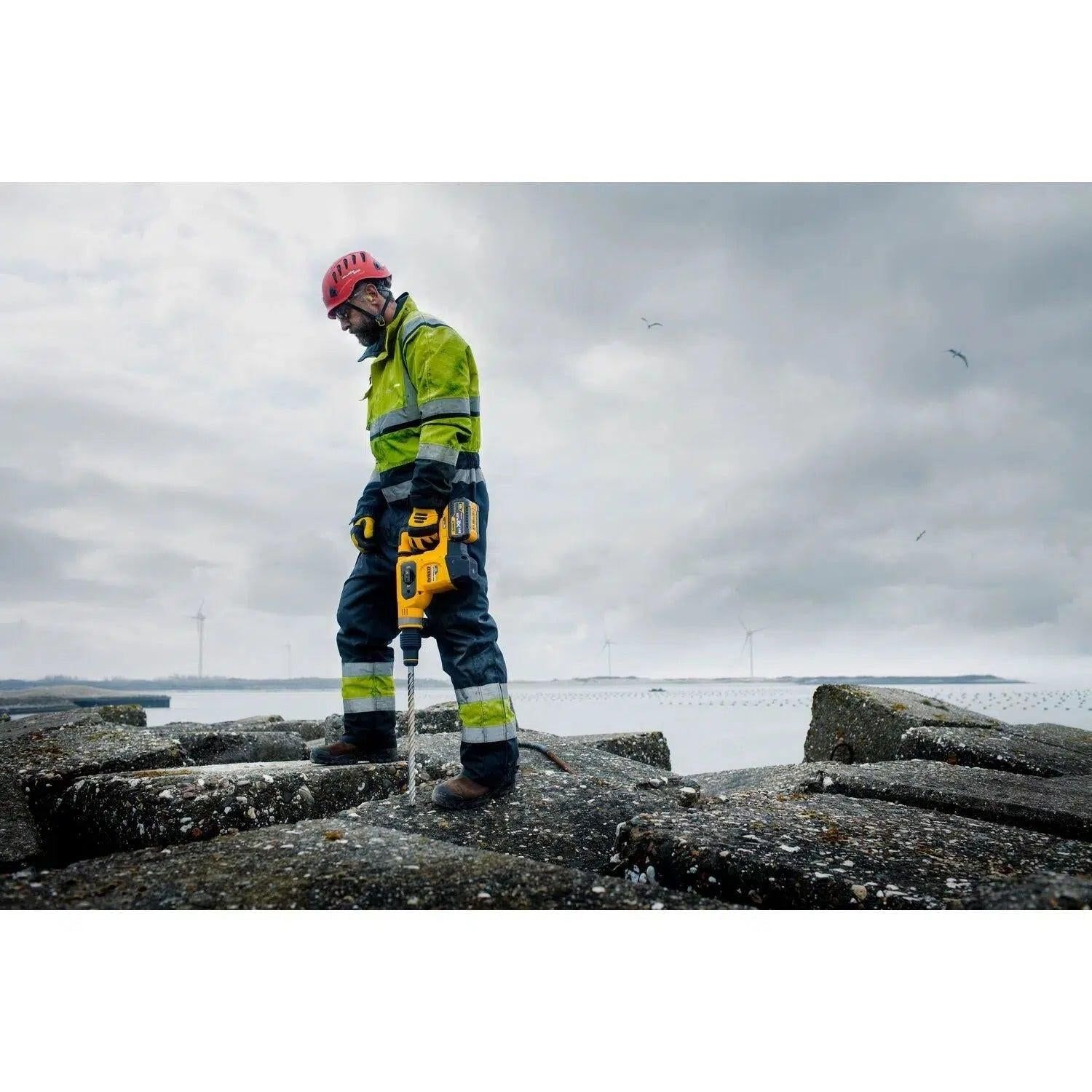 https://api.mastertools.nl/media/catalog/product/cache/4ac98b0d5e81b56bd000310ba88c60e0/d/e/dewalt-dch481x2-combihamer-sds-max-xr-flexvolt-54v-9_0ah-li-ion-5035048648995-mastertools_nl-10.jpg
