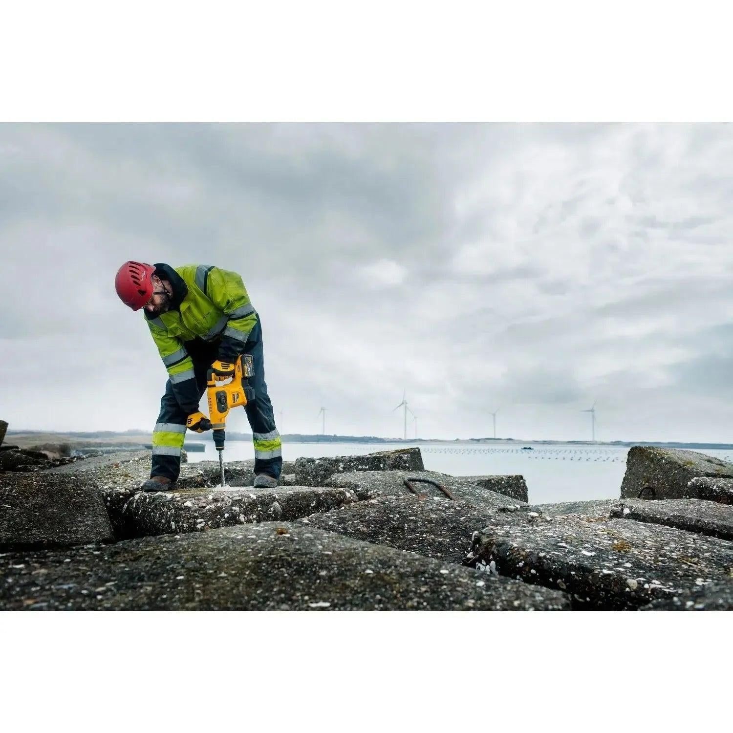 https://api.mastertools.nl/media/catalog/product/cache/4ac98b0d5e81b56bd000310ba88c60e0/d/e/dewalt-dch481x2-combihamer-sds-max-xr-flexvolt-54v-9_0ah-li-ion-5035048648995-mastertools_nl-11.jpg