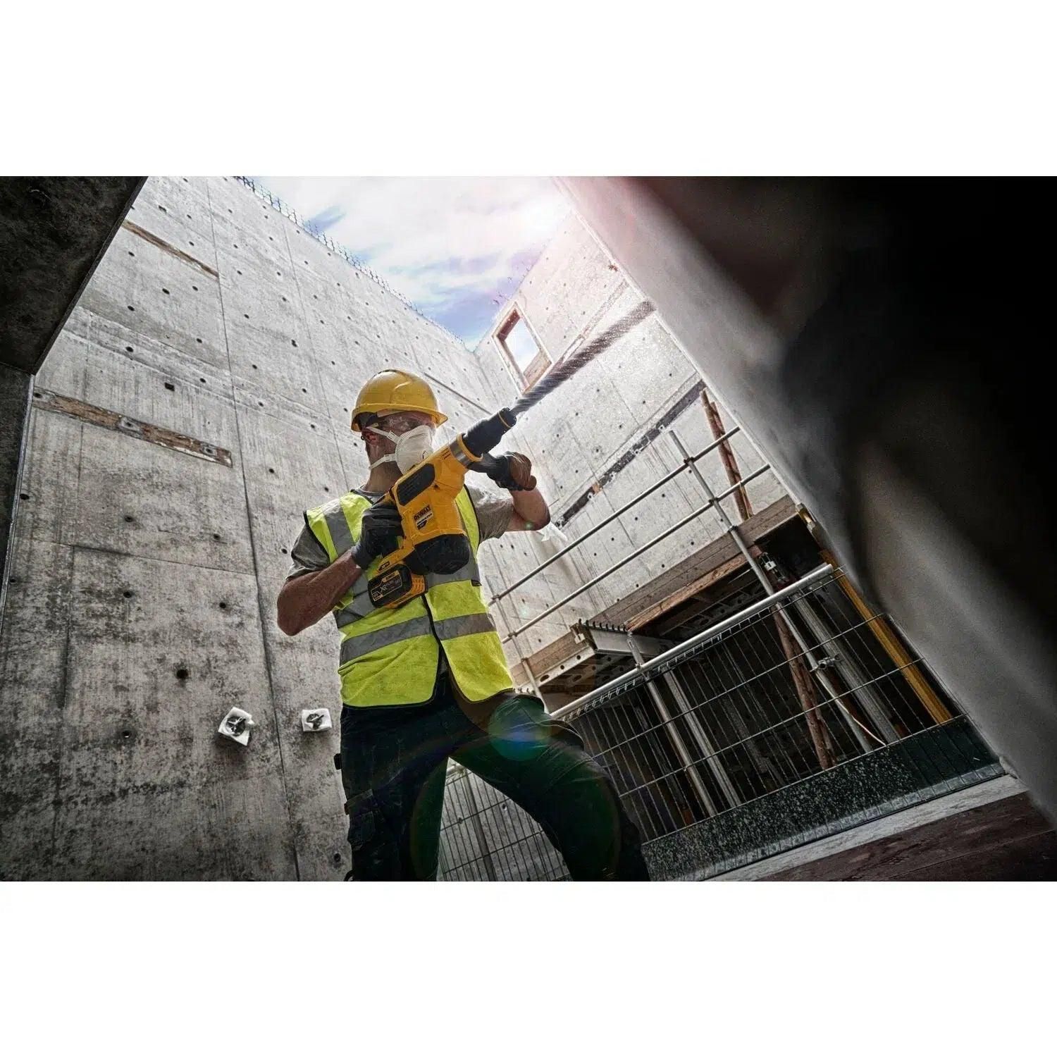 https://api.mastertools.nl/media/catalog/product/cache/4ac98b0d5e81b56bd000310ba88c60e0/d/e/dewalt-dch481x2-combihamer-sds-max-xr-flexvolt-54v-9_0ah-li-ion-5035048648995-mastertools_nl-4.jpg