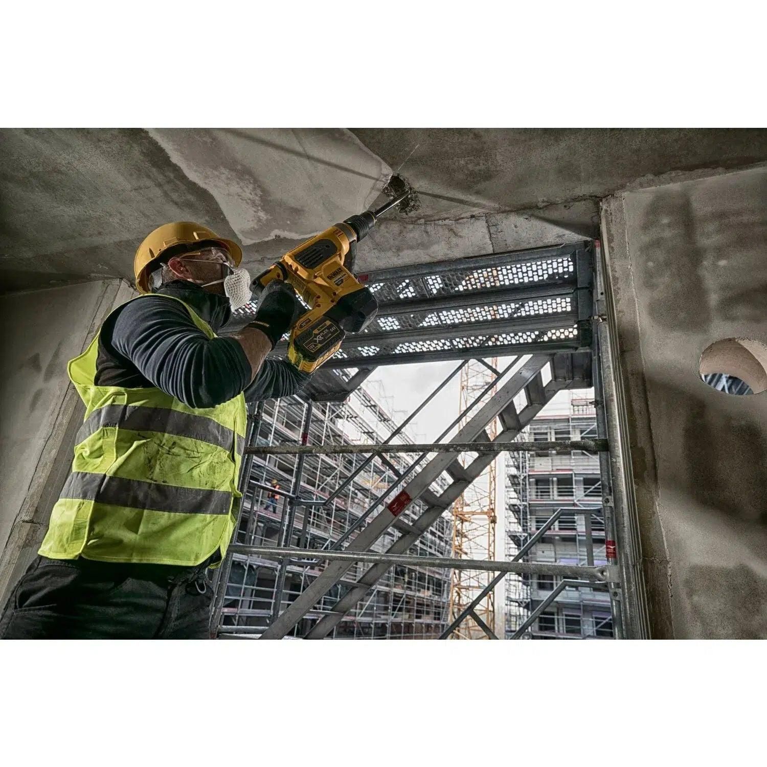 https://api.mastertools.nl/media/catalog/product/cache/4ac98b0d5e81b56bd000310ba88c60e0/d/e/dewalt-dch481x2-combihamer-sds-max-xr-flexvolt-54v-9_0ah-li-ion-5035048648995-mastertools_nl-7.jpg