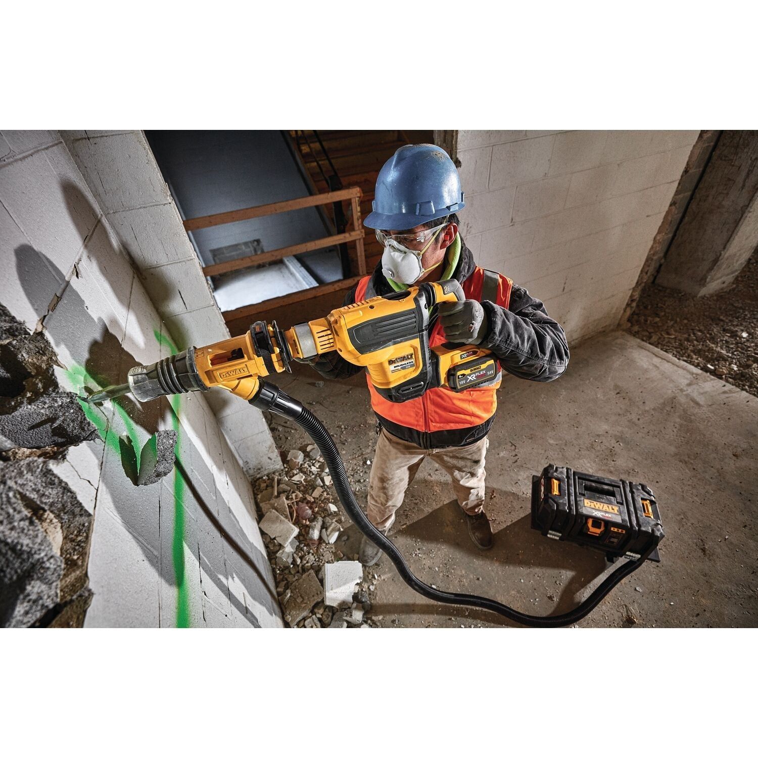 https://api.mastertools.nl/media/catalog/product/cache/4ac98b0d5e81b56bd000310ba88c60e0/d/e/dewalt-dch614n-accu-combihamer-45mm-54v-xr-flexvolt-sds-max-5035048722855-mastertools_nl-13.jpg