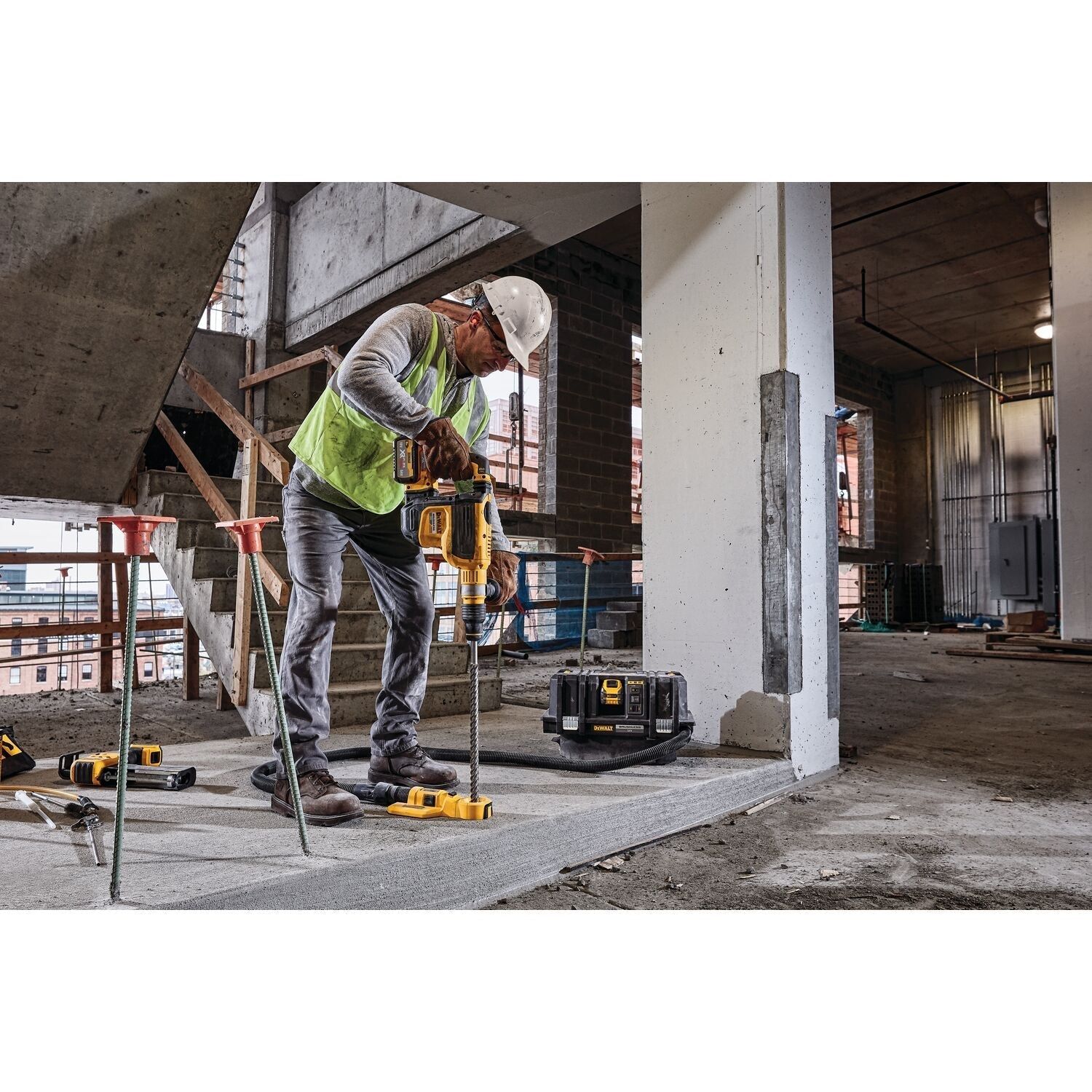 https://api.mastertools.nl/media/catalog/product/cache/4ac98b0d5e81b56bd000310ba88c60e0/d/e/dewalt-dch614n-accu-combihamer-45mm-54v-xr-flexvolt-sds-max-5035048722855-mastertools_nl-9.jpg