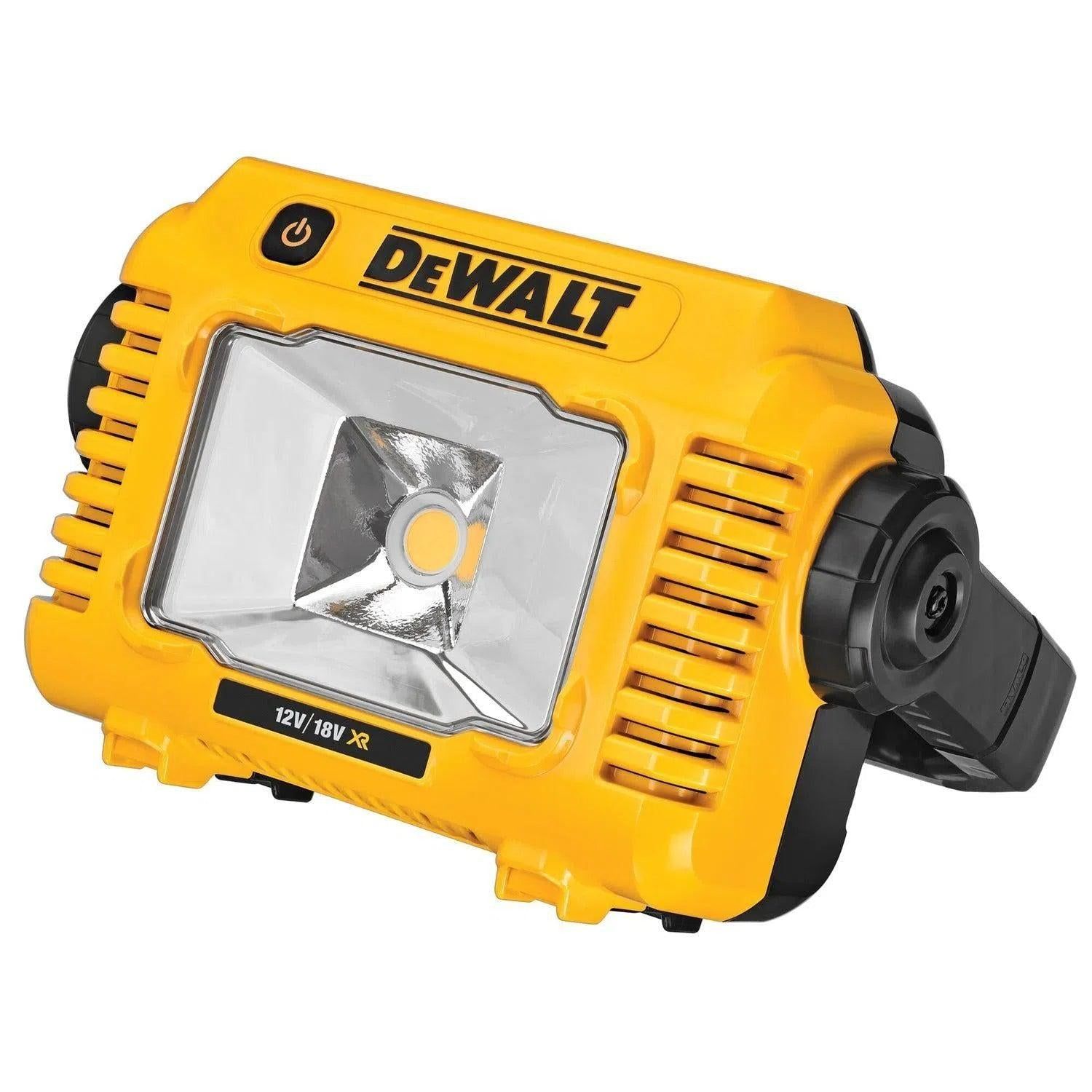https://api.mastertools.nl/media/catalog/product/cache/4ac98b0d5e81b56bd000310ba88c60e0/d/e/dewalt-dcl077-accu-werklamp-led-18v-5035048715048-mastertools_nl-4.jpg