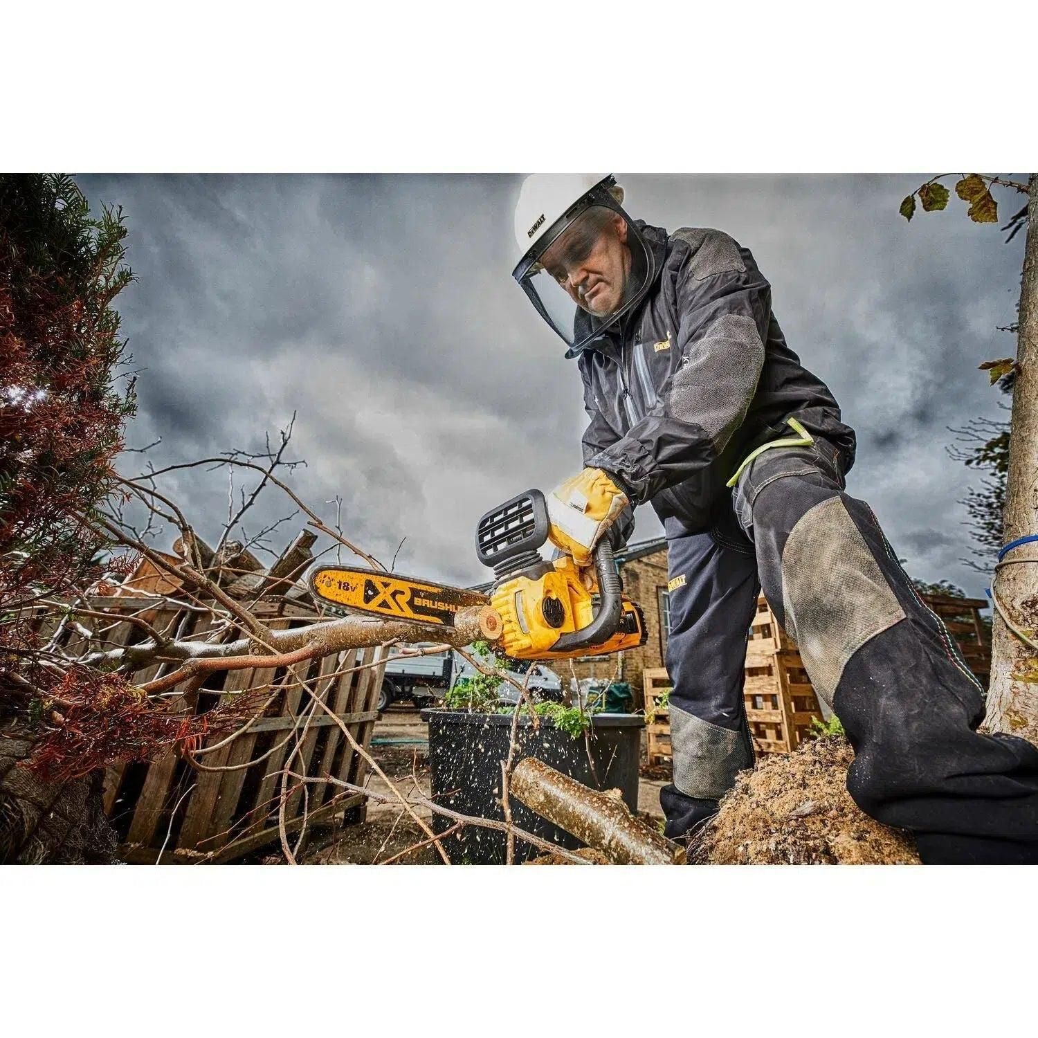 https://api.mastertools.nl/media/catalog/product/cache/4ac98b0d5e81b56bd000310ba88c60e0/d/e/dewalt-dcm565p1-accu-kettingzaag-18v-5_0ah-xr-li-ion-5035048667576-mastertools_nl-6.jpg