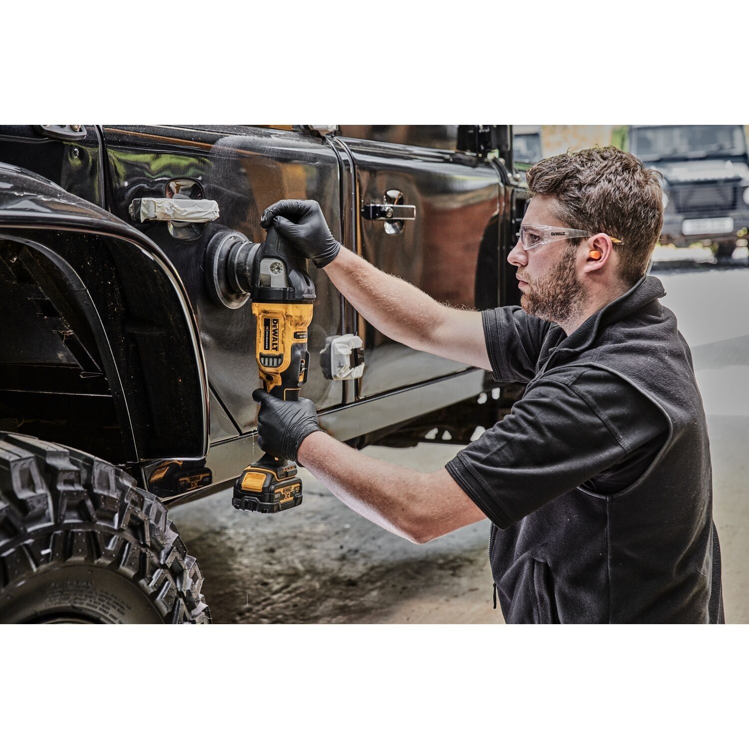https://api.mastertools.nl/media/catalog/product/cache/4ac98b0d5e81b56bd000310ba88c60e0/d/e/dewalt-dcm848n-accu-haakse-polijstmachine-excentrisch-125-180mm-brushless-18v-xr-basic-body-5035048714546-mastertools_nl-3.jpg