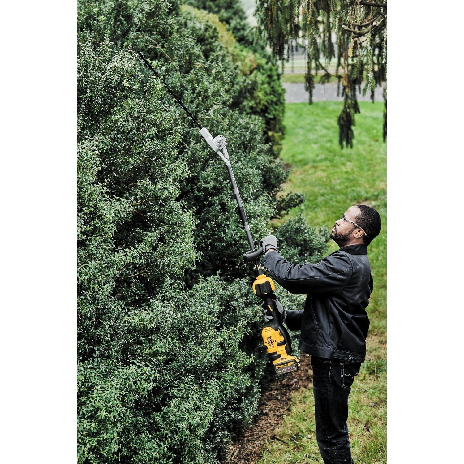 https://api.mastertools.nl/media/catalog/product/cache/4ac98b0d5e81b56bd000310ba88c60e0/d/e/dewalt-dcmasph6n-split-boom-opzetstuk-heggenschaar-op-steel-5035048737064-mastertools_nl-4.jpg
