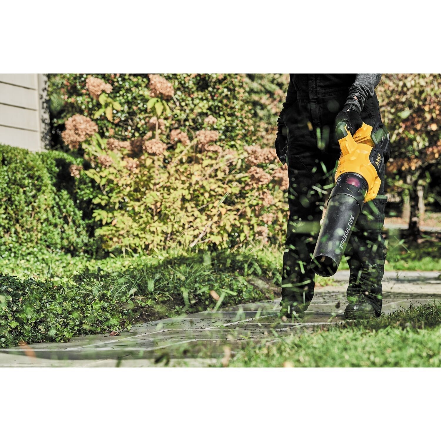 https://api.mastertools.nl/media/catalog/product/cache/4ac98b0d5e81b56bd000310ba88c60e0/d/e/dewalt-dcmba572x1-accu-blazer-54v-xr-flexvolt-9_0ah-5035048713266-mastertools_nl-10.jpg
