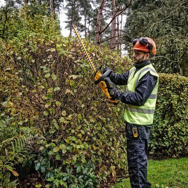 https://api.mastertools.nl/media/catalog/product/cache/4ac98b0d5e81b56bd000310ba88c60e0/d/e/dewalt-dcmht563n-accu-heggenschaar-18v-basic-body-5035048728826-mastertools_nl-6.jpg