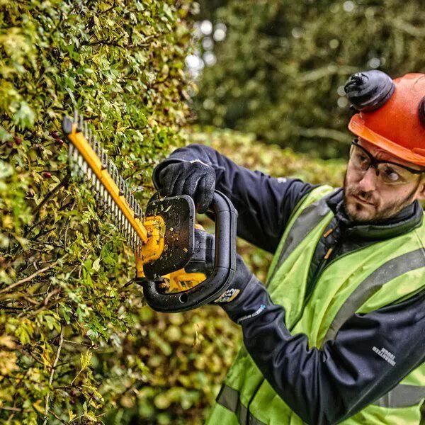 https://api.mastertools.nl/media/catalog/product/cache/4ac98b0d5e81b56bd000310ba88c60e0/d/e/dewalt-dcmht563n-accu-heggenschaar-18v-basic-body-5035048728826-mastertools_nl-7.jpg