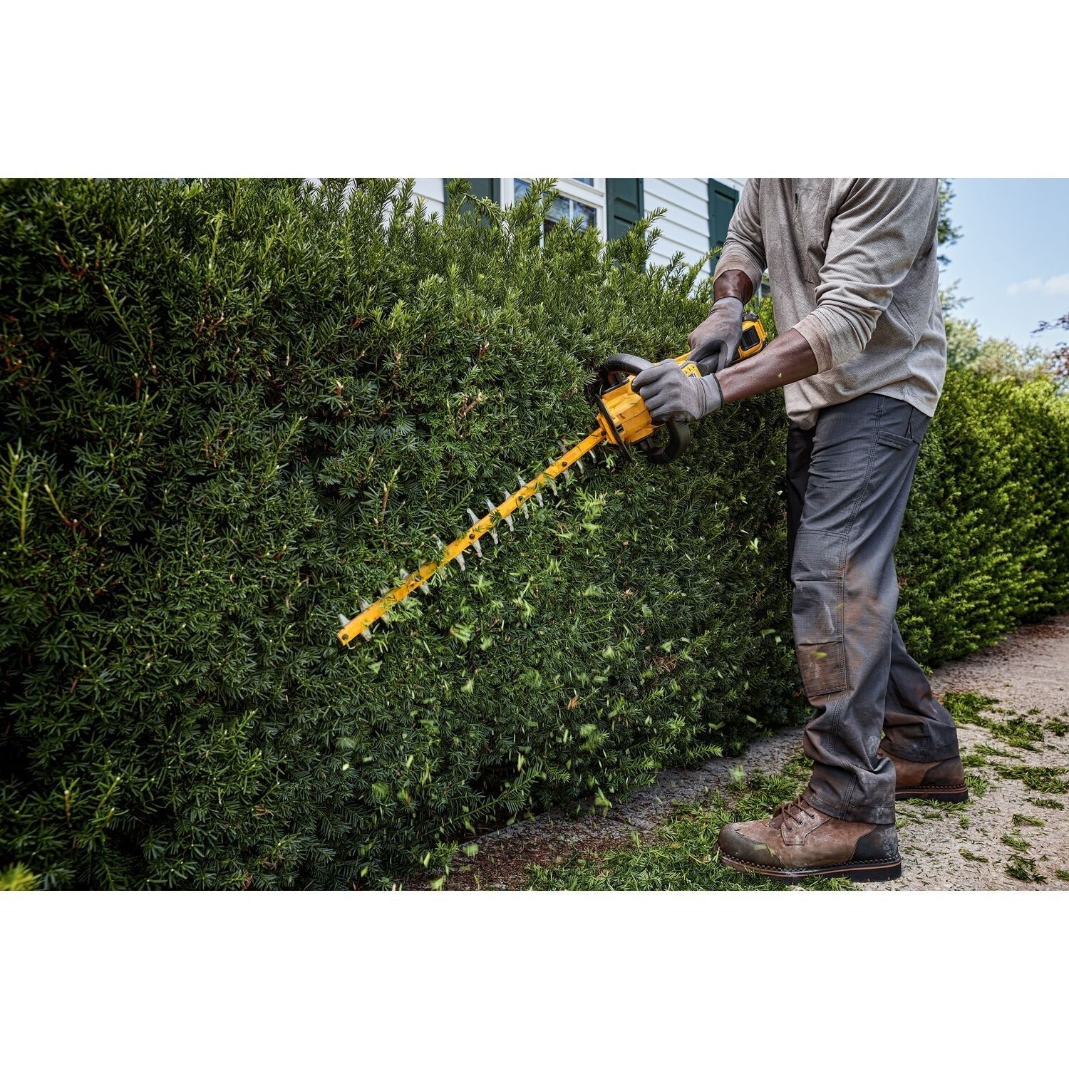 https://api.mastertools.nl/media/catalog/product/cache/4ac98b0d5e81b56bd000310ba88c60e0/d/e/dewalt-dcmht573n-flexvolt-heggenschaar-65cm-54v-basic-body-5035048748473-mastertools_nl-3.jpg