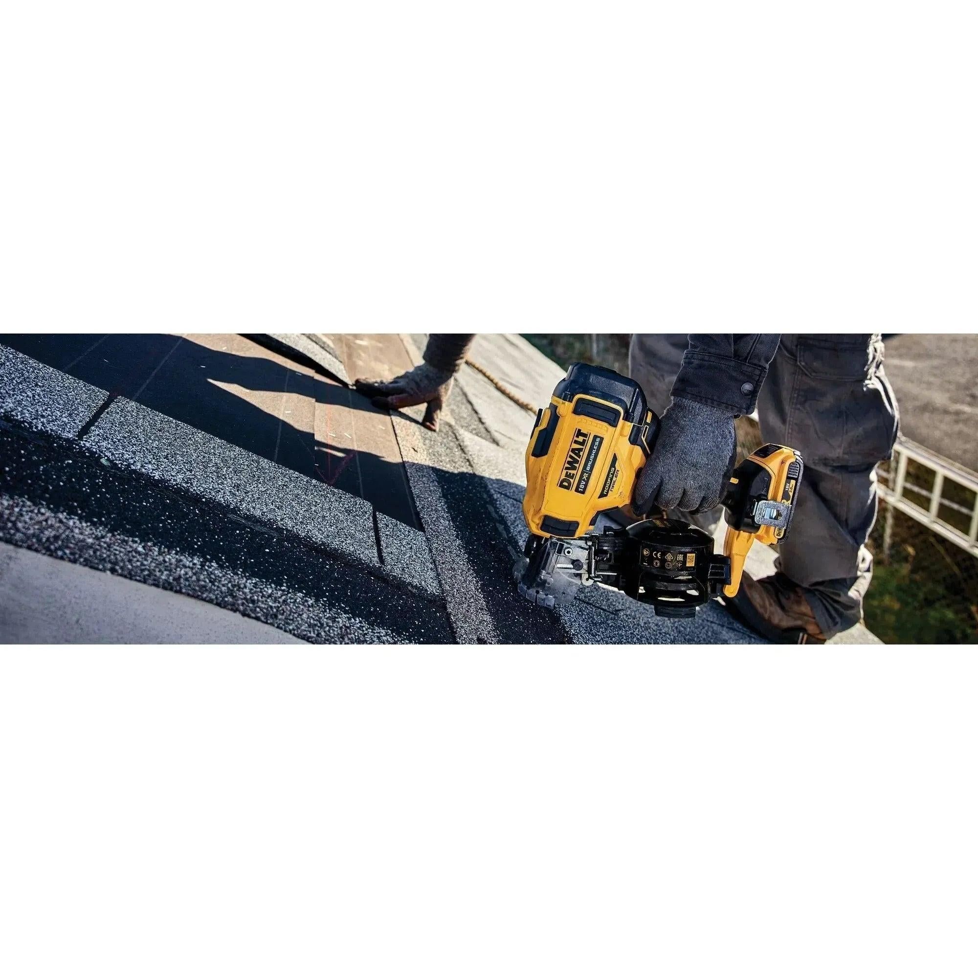 https://api.mastertools.nl/media/catalog/product/cache/4ac98b0d5e81b56bd000310ba88c60e0/d/e/dewalt-dcn45rnd2-accu-roofing-tacker-18v-20ah-in-tstak-5035048731659-mastertools_nl-13.jpg