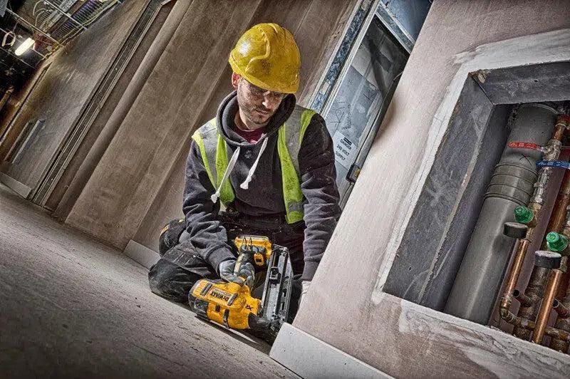https://api.mastertools.nl/media/catalog/product/cache/4ac98b0d5e81b56bd000310ba88c60e0/d/e/dewalt-dcn660p2-accu-afwerkingstacker-16ga-18v-5_0ah-xr-li-ion-5035048558409-mastertools_nl-7.jpg