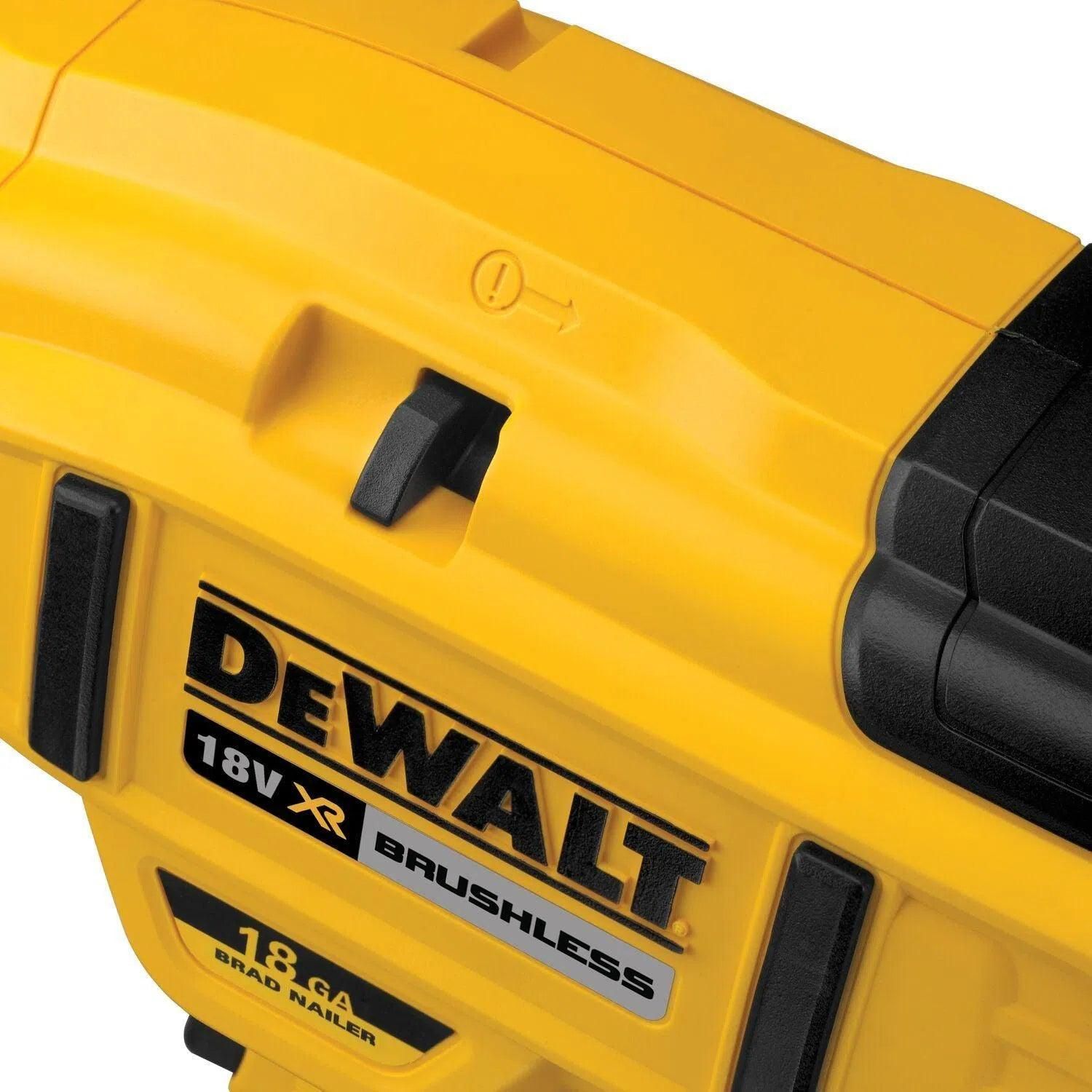 https://api.mastertools.nl/media/catalog/product/cache/4ac98b0d5e81b56bd000310ba88c60e0/d/e/dewalt-dcn680nt-accu-minibrad-tacker-18v-basic-body-in-tstak-5035048665244-mastertools_nl-5.jpg